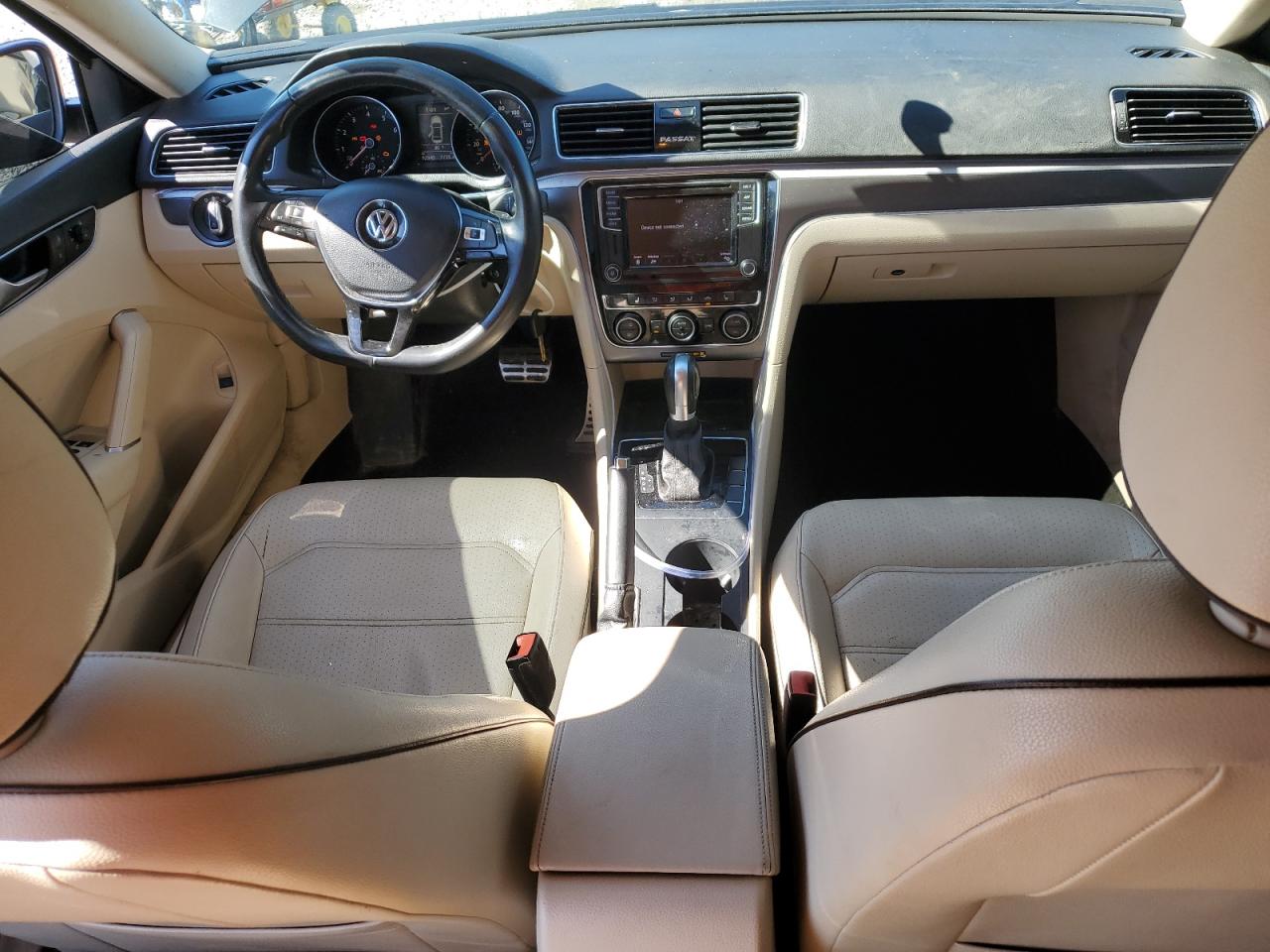 2018 Volkswagen Passat - Image 8