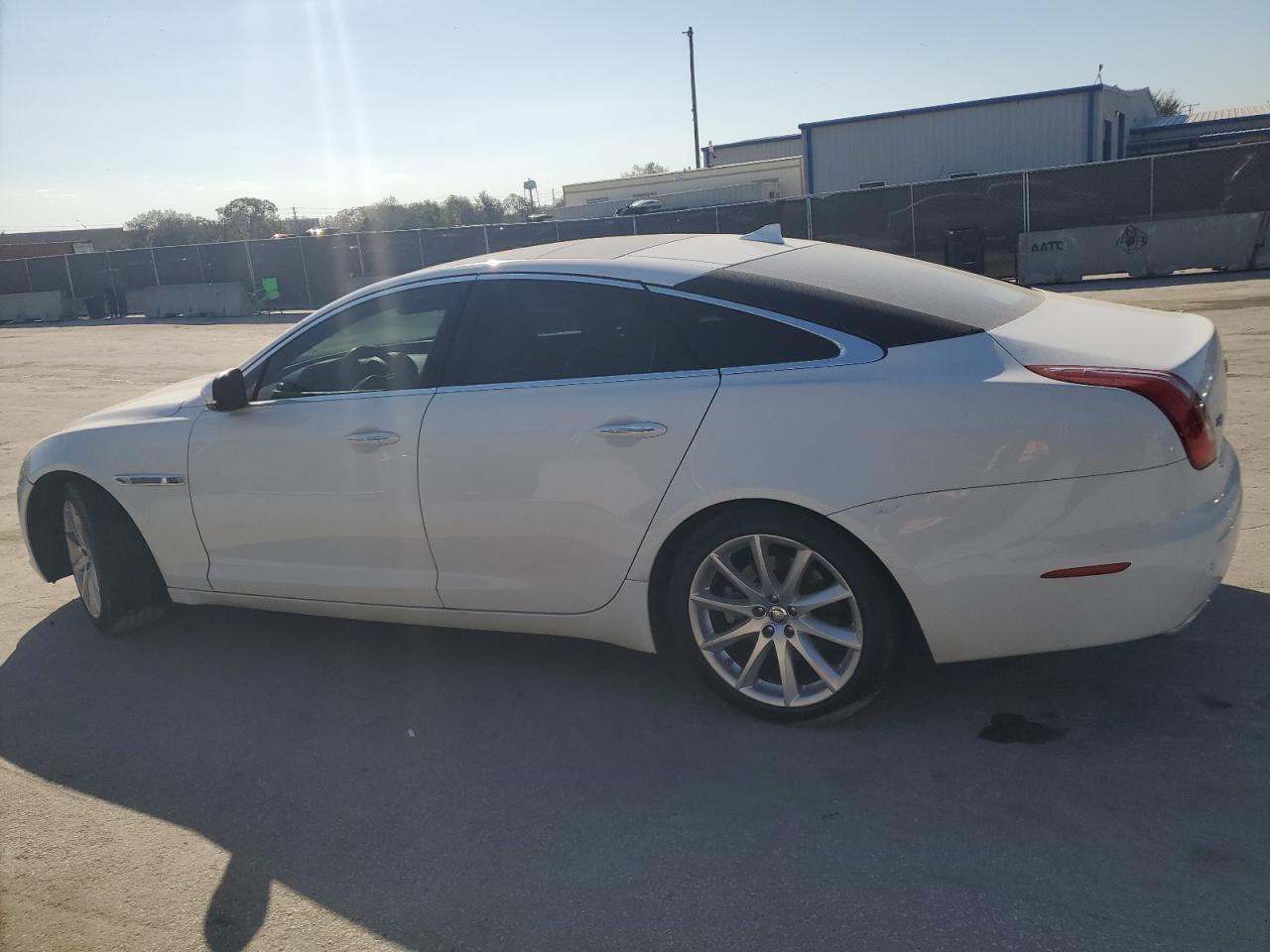 2013 Jaguar XJ - Image 2