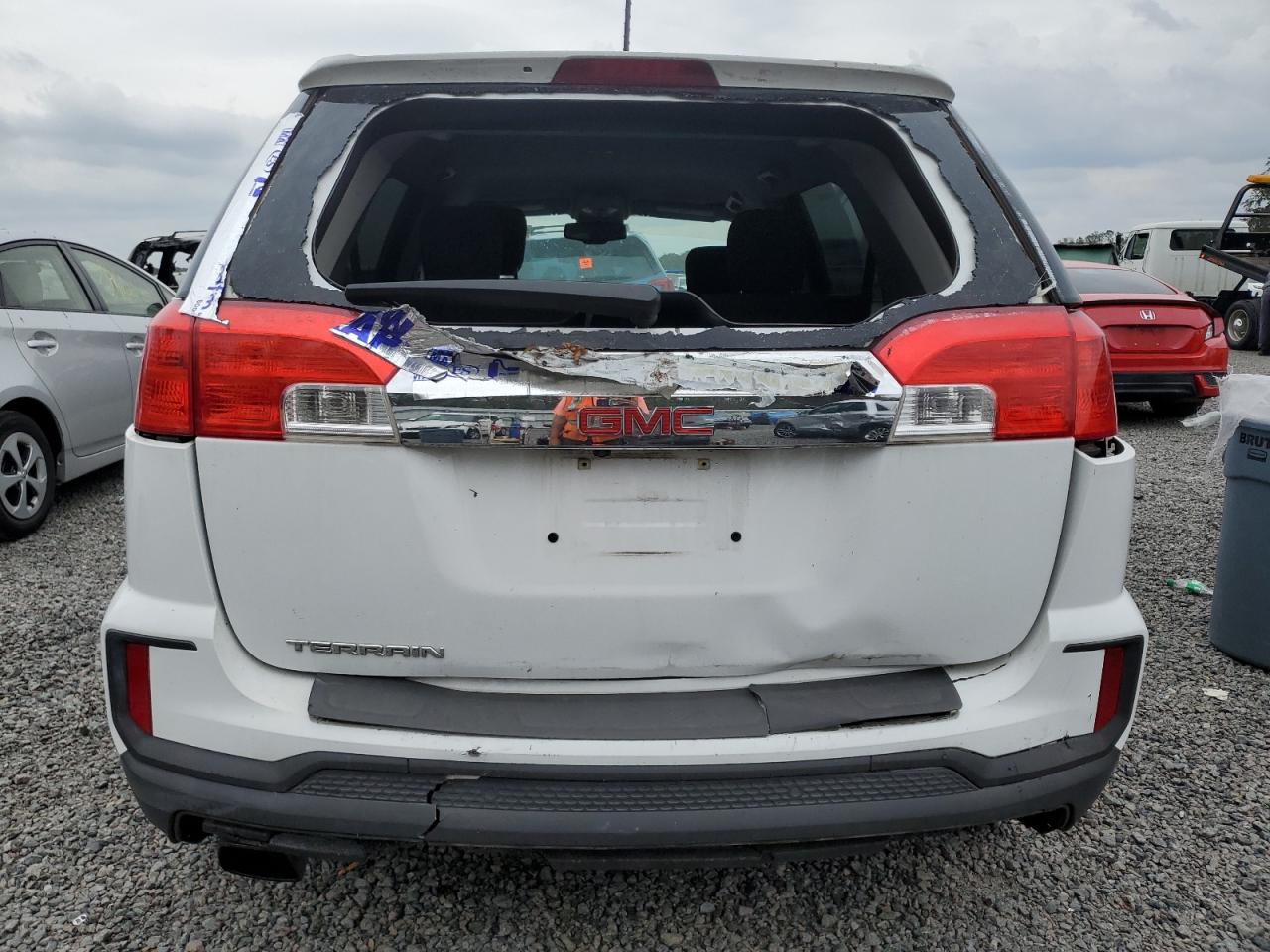 2017 GMC Terrain - Image 6