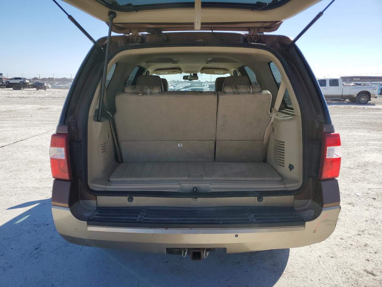 2011 Ford Expedition - Image 6