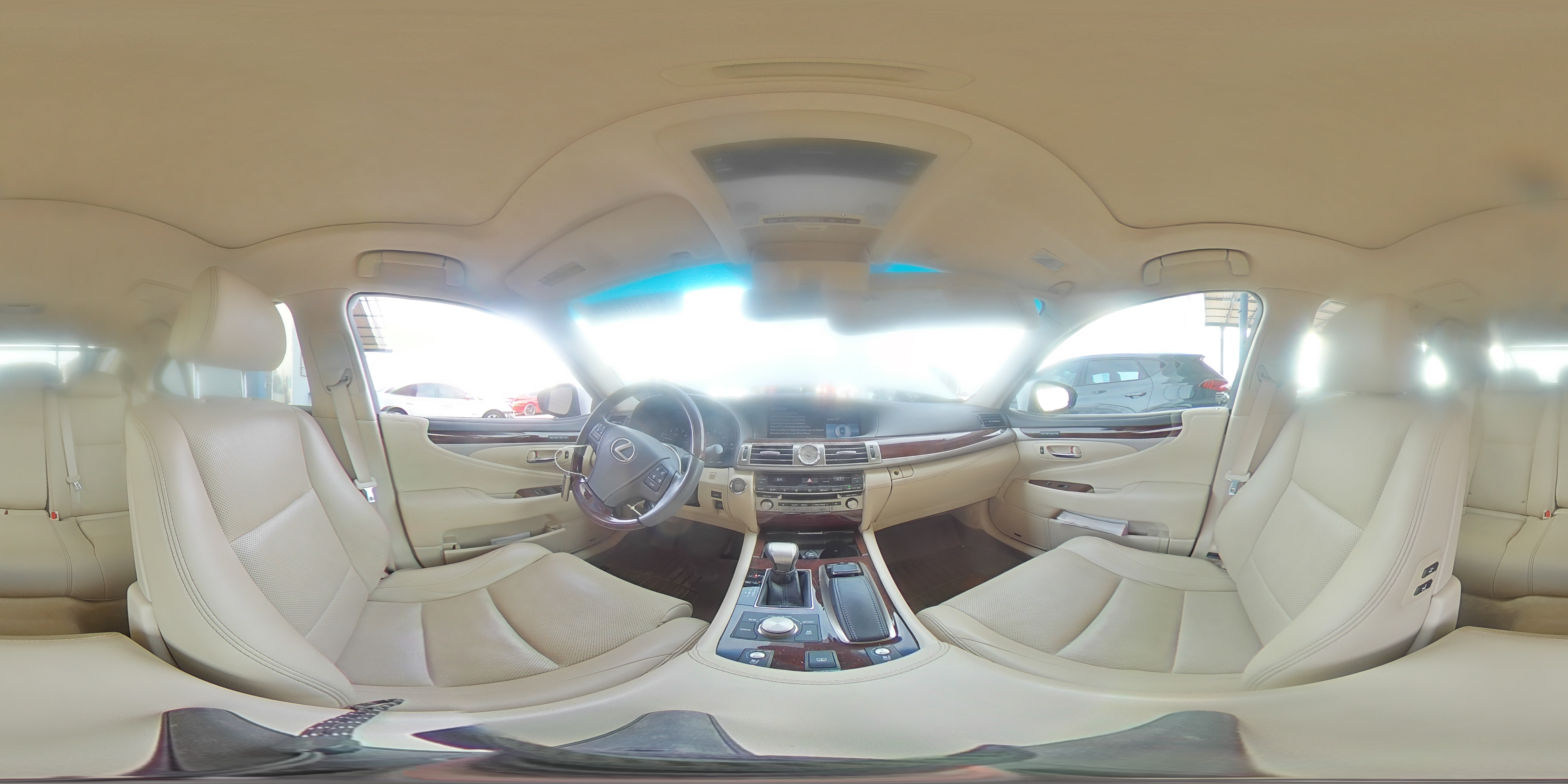 2015 Lexus LS - Image 13