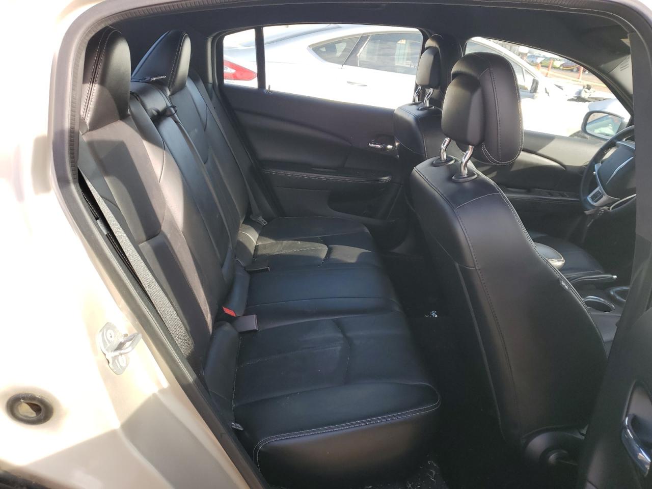 2013 Chrysler 200 - Image 10