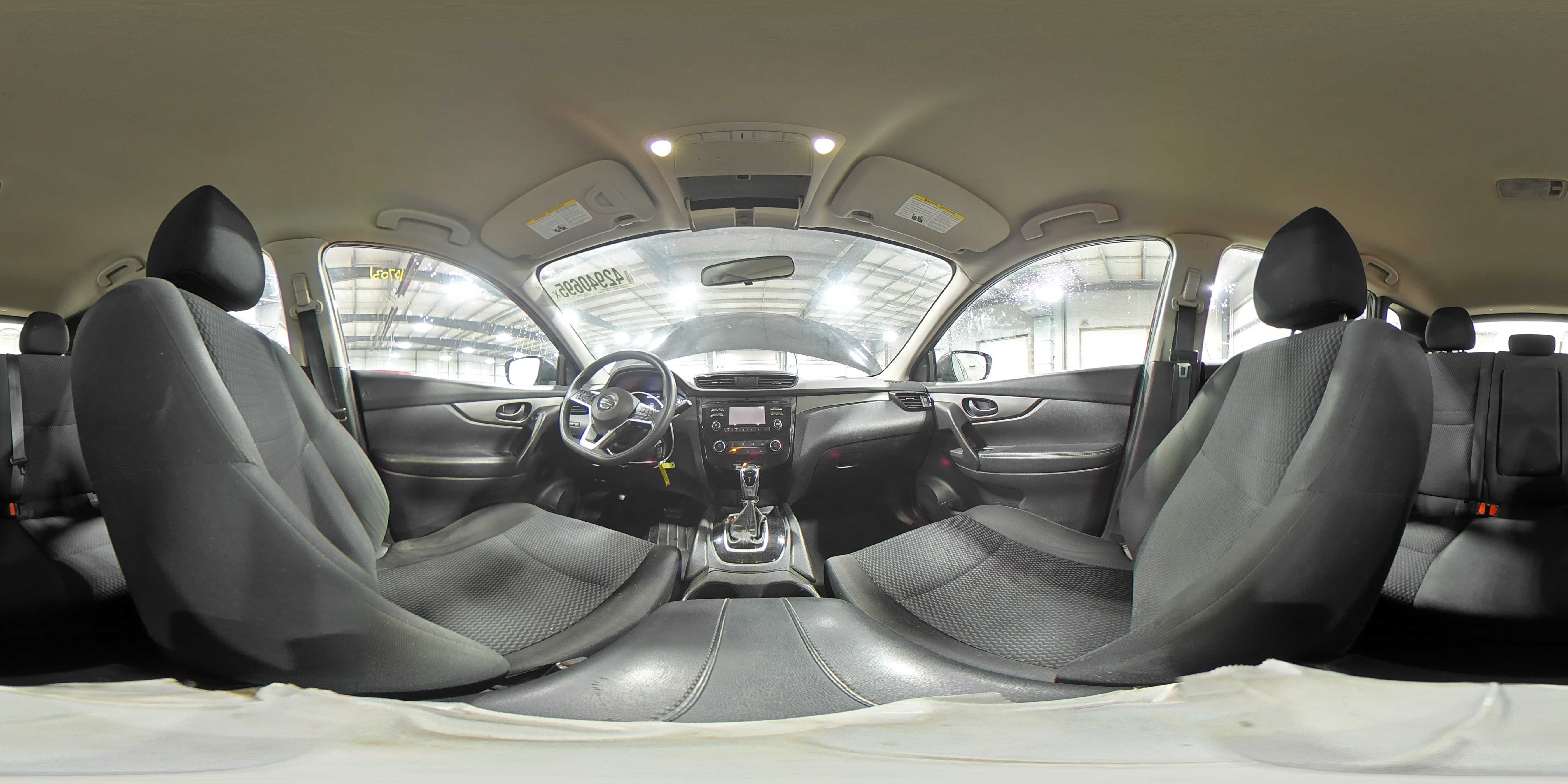 2018 Nissan Rogue - Image 16