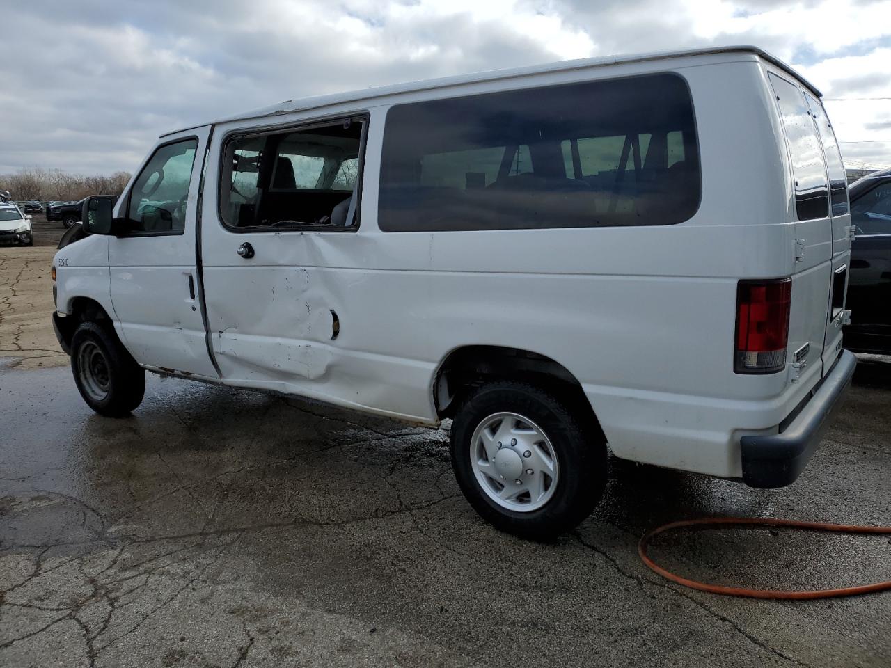 2014 Ford Econoline - Image 2