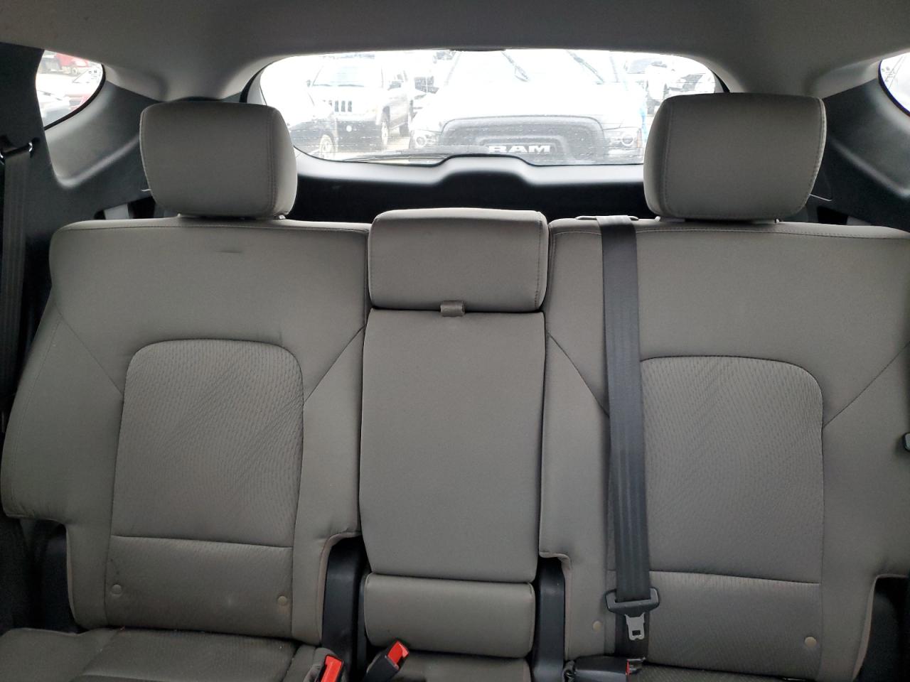 2015 Hyundai Santa Fe - Image 10