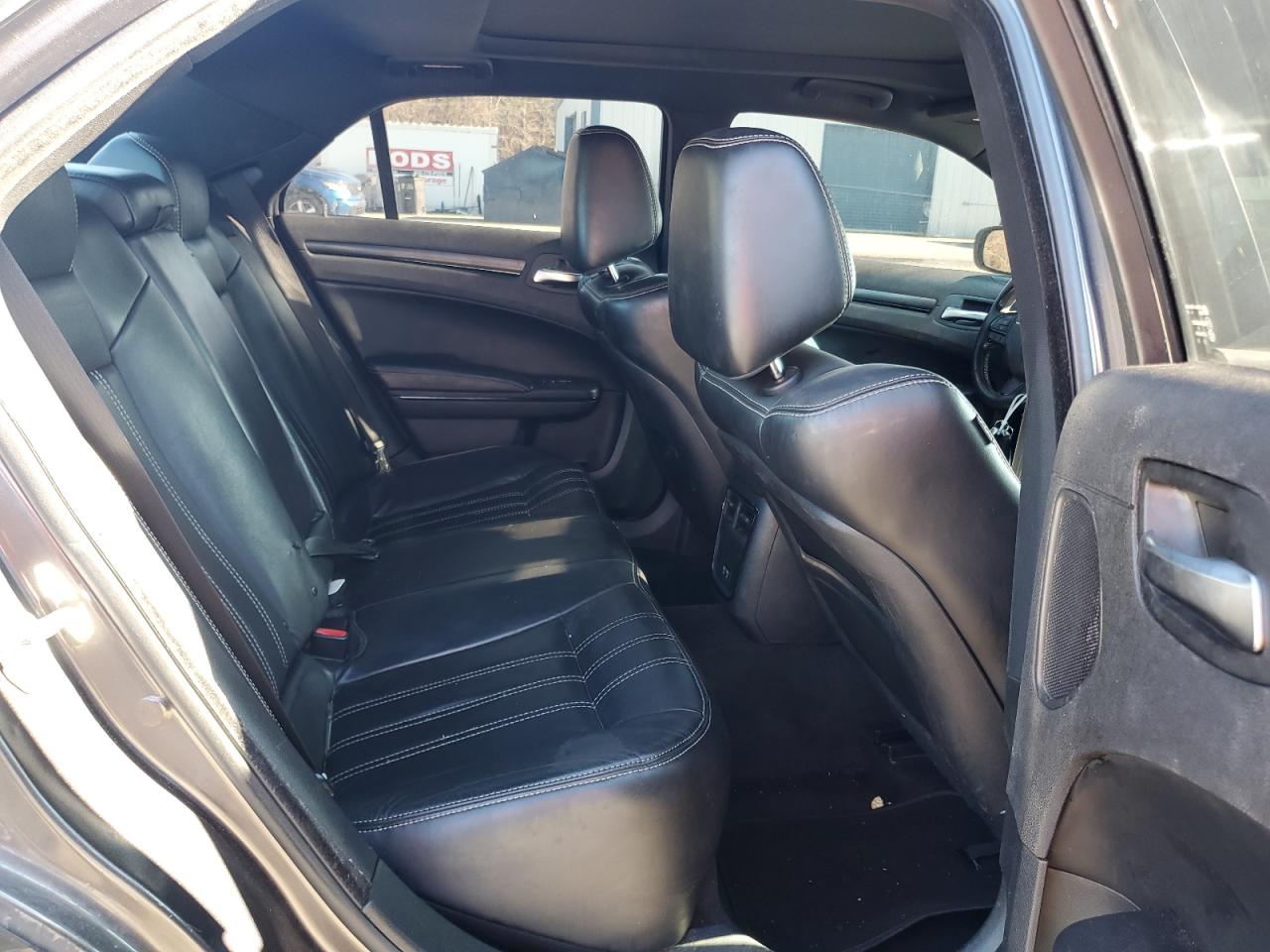 2015 Chrysler 300 - Image 10