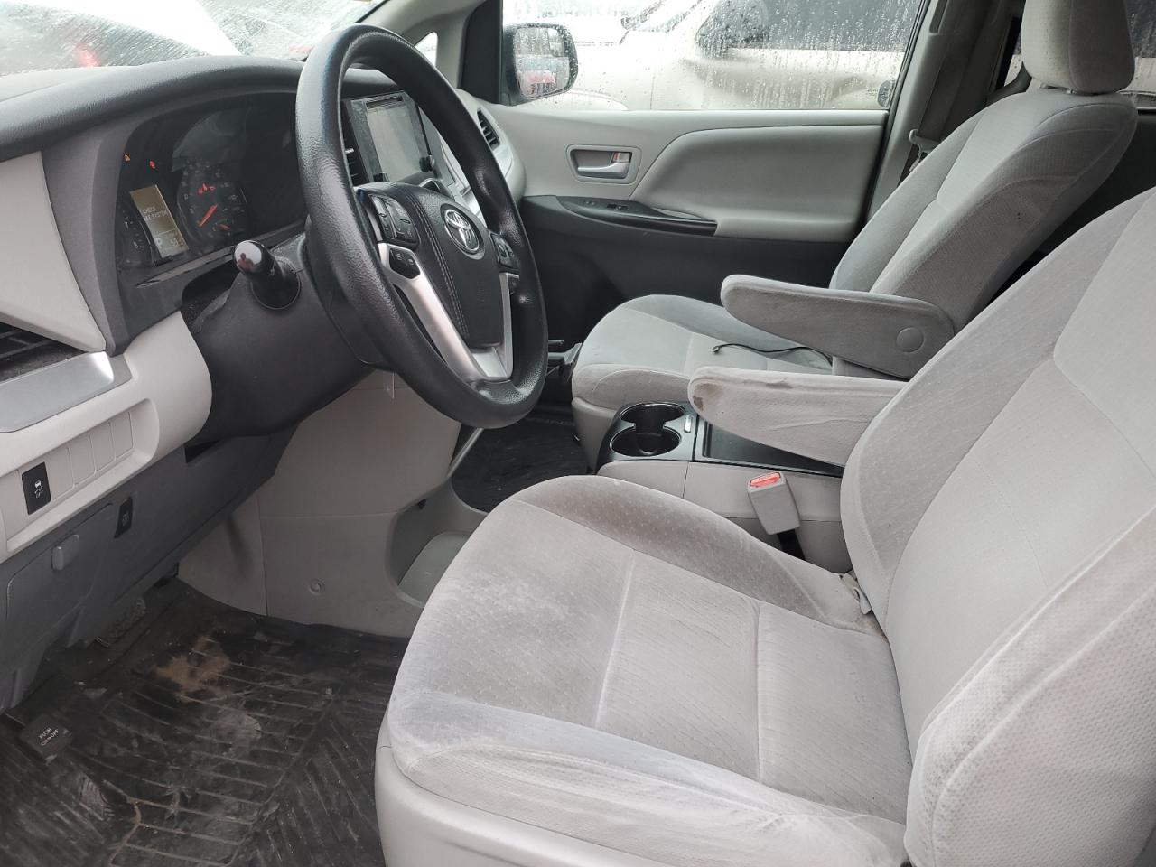 2015 Toyota Sienna - Image 7