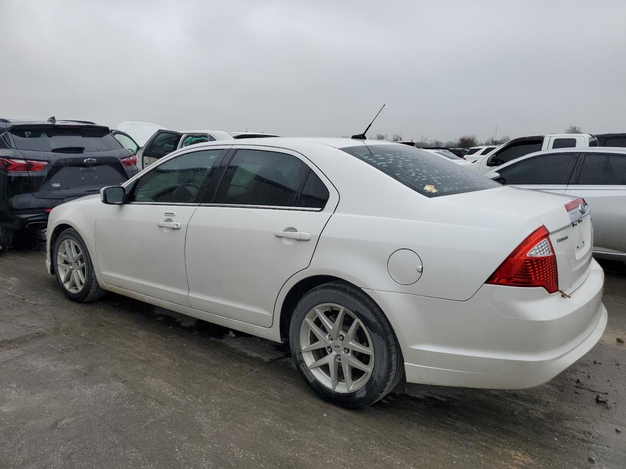 2011 Ford Fusion - Image 2