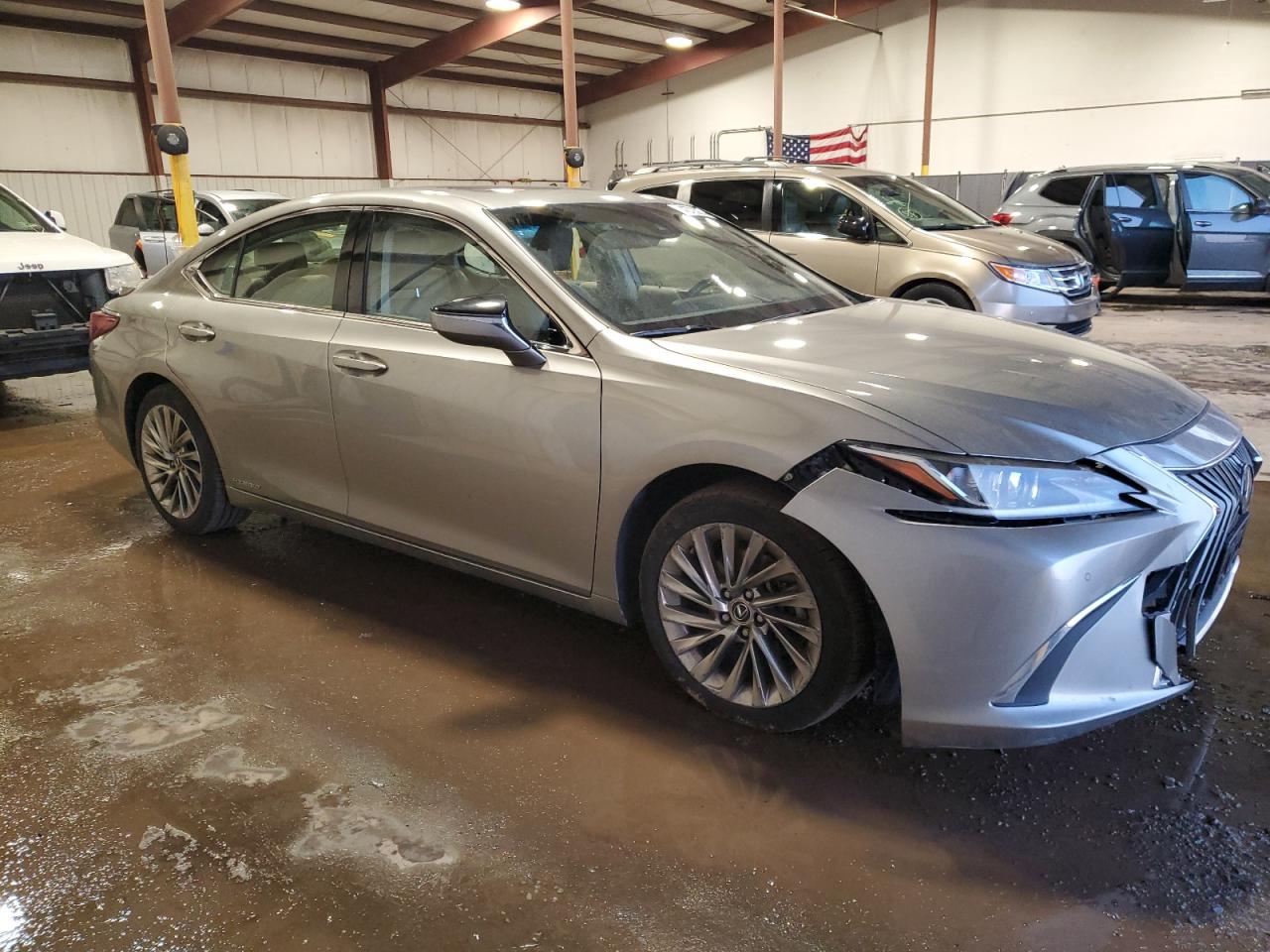 2019 Lexus ES - Image 4