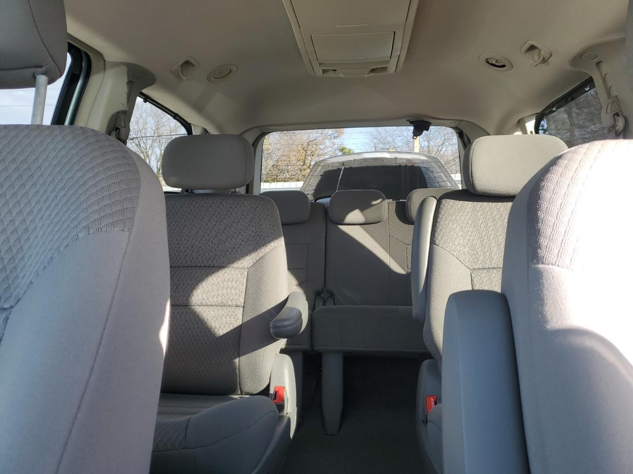 2008 Chrysler Town & Country - Image 10