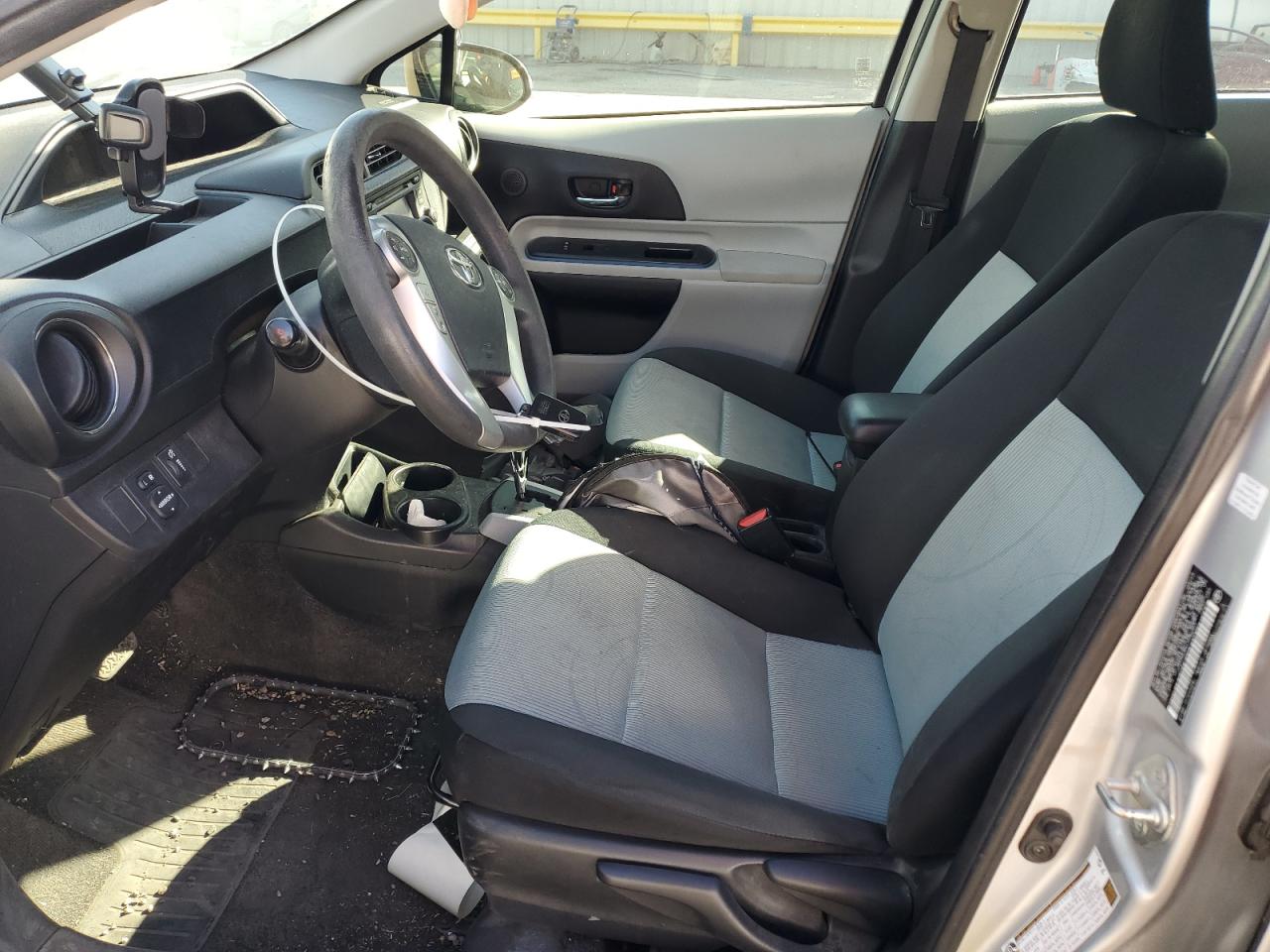 2013 Toyota Prius - Image 7