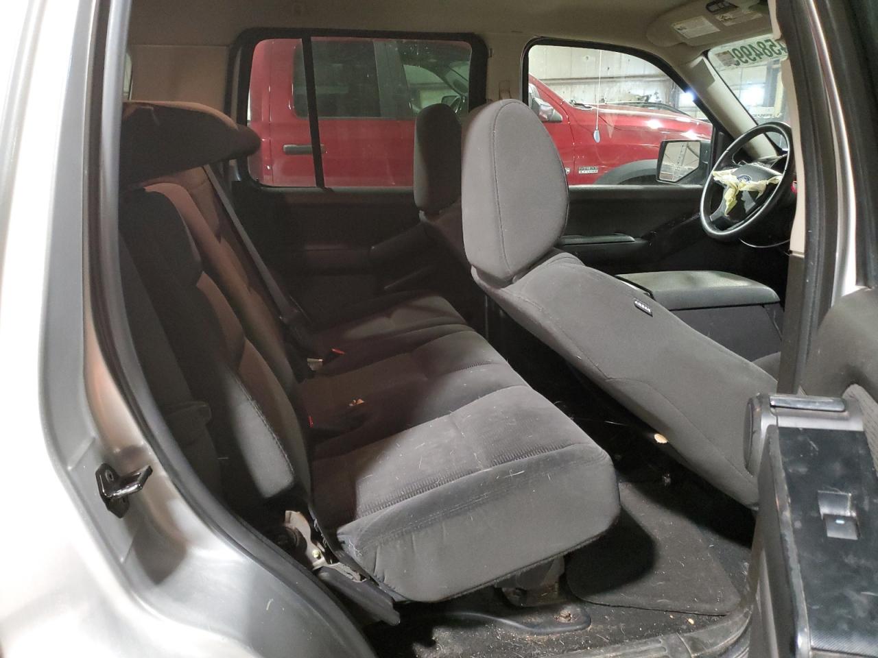 2009 Ford Explorer - Image 11