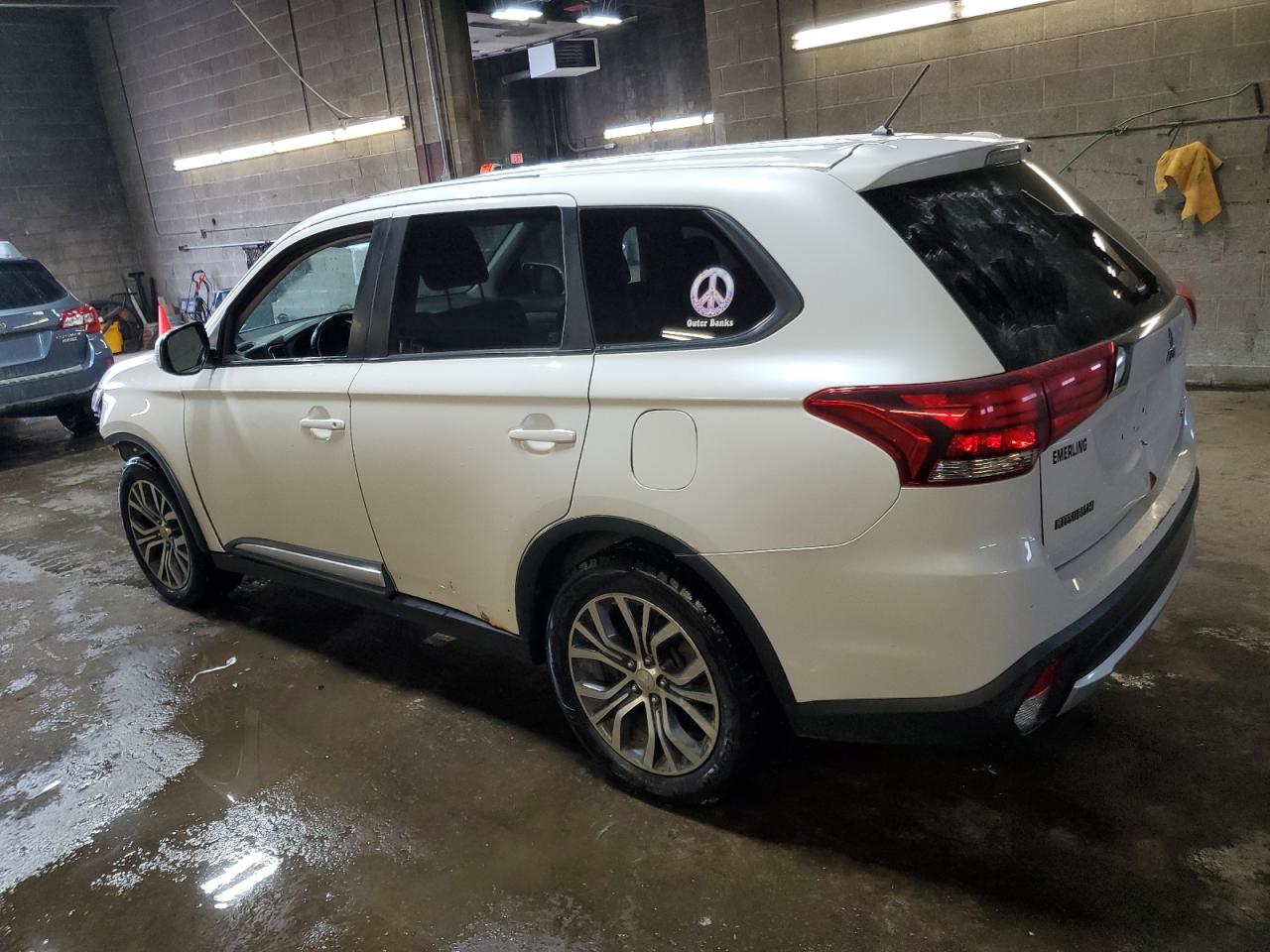 2016 Mitsubishi Outlander - Image 2