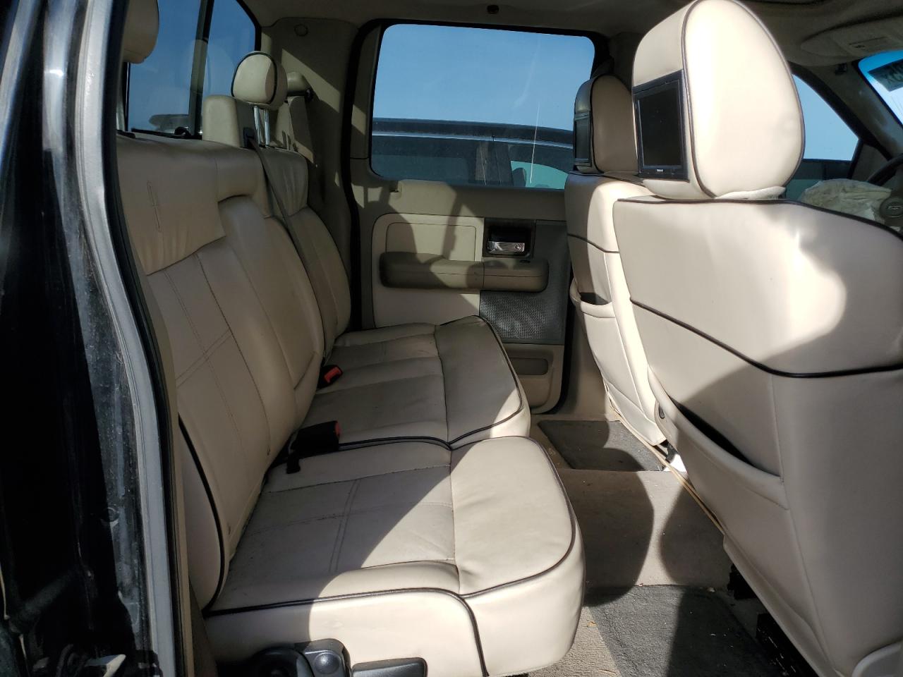 2006 Lincoln Mark LT - Image 10