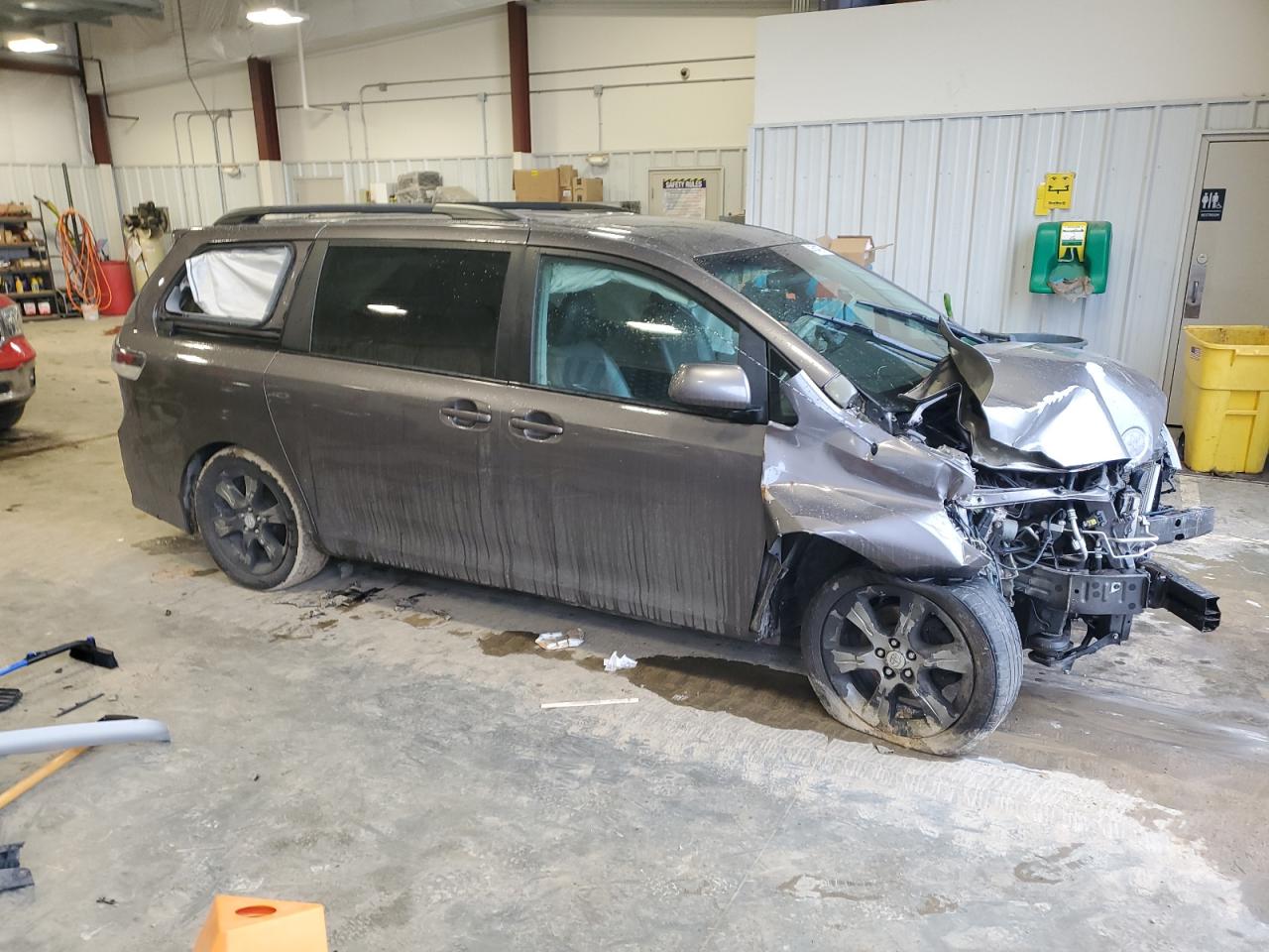2011 Toyota Sienna - Image 4