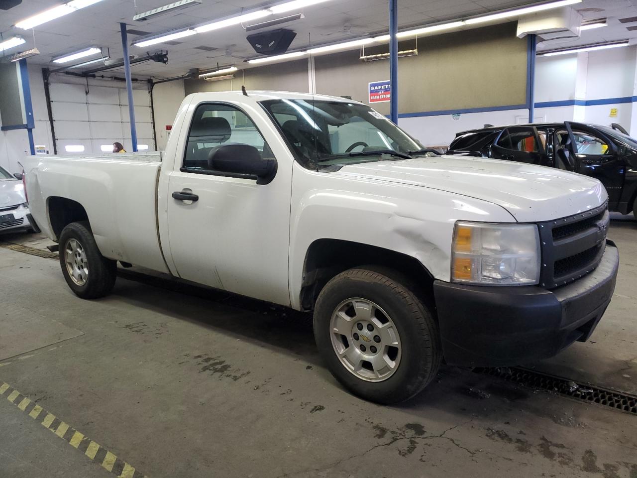 2009 Chevrolet Silverado - Image 4