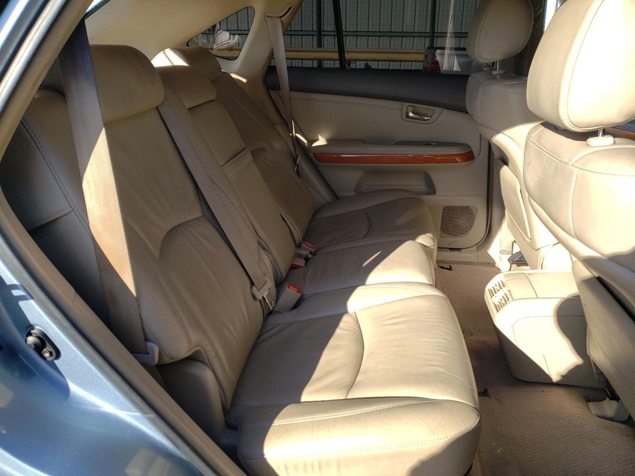 2005 Lexus RX - Image 12