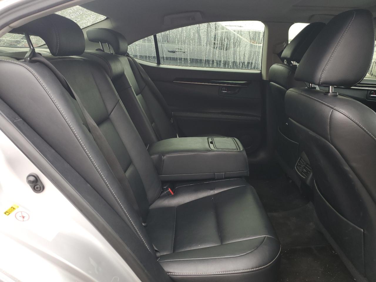 2014 Lexus ES - Image 10