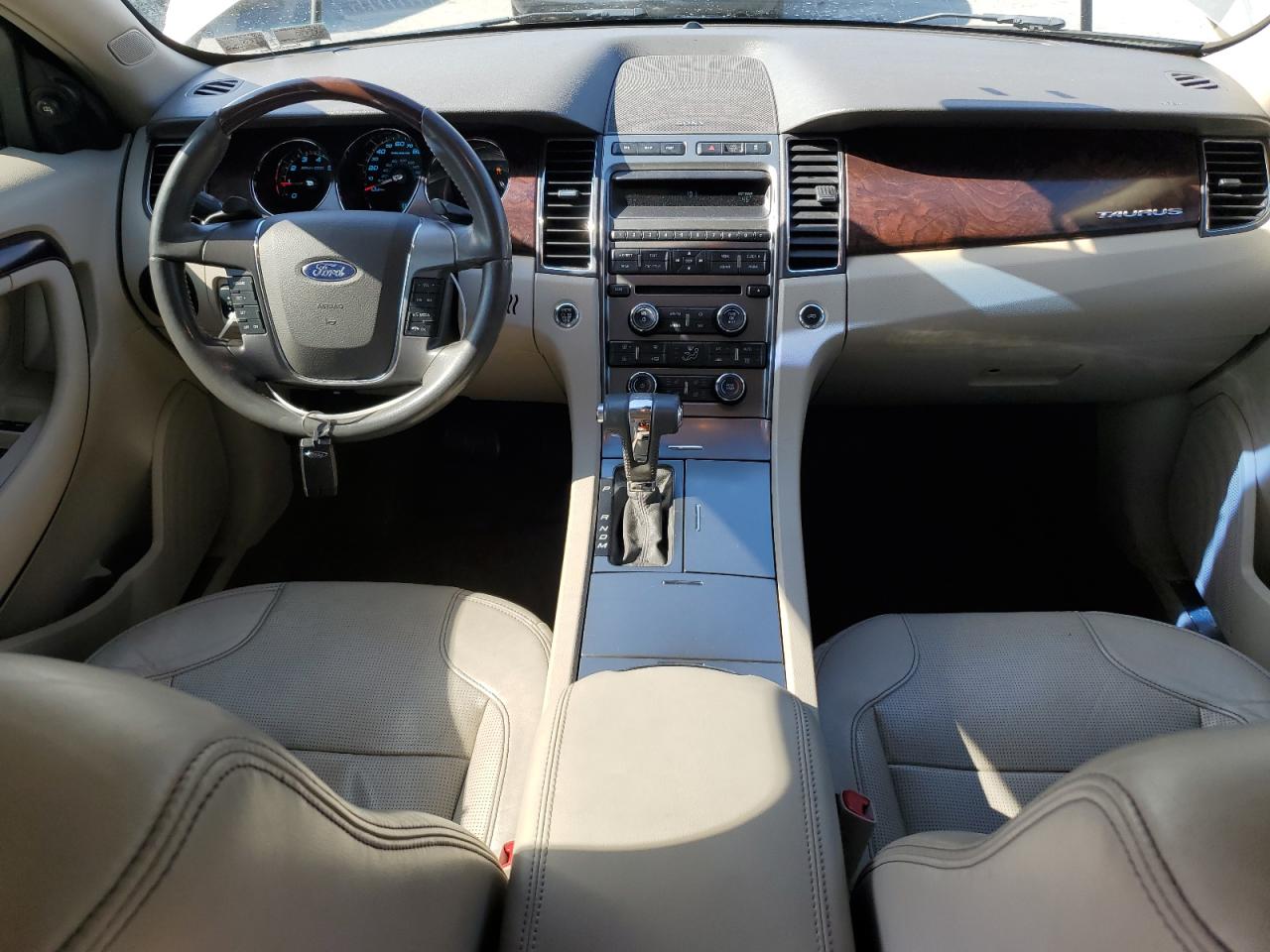 2010 Ford Taurus - Image 8