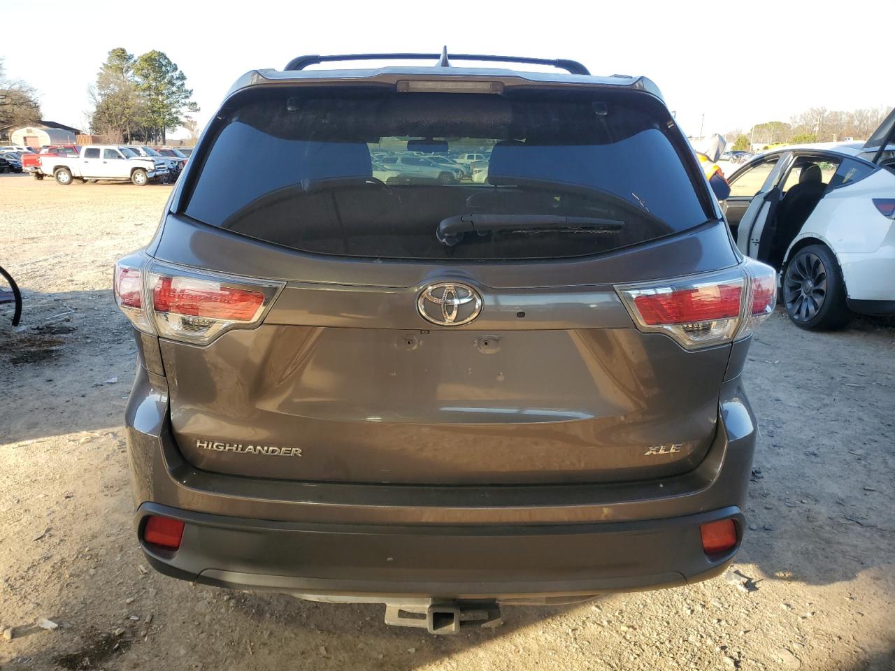 2015 Toyota Highlander - Image 6