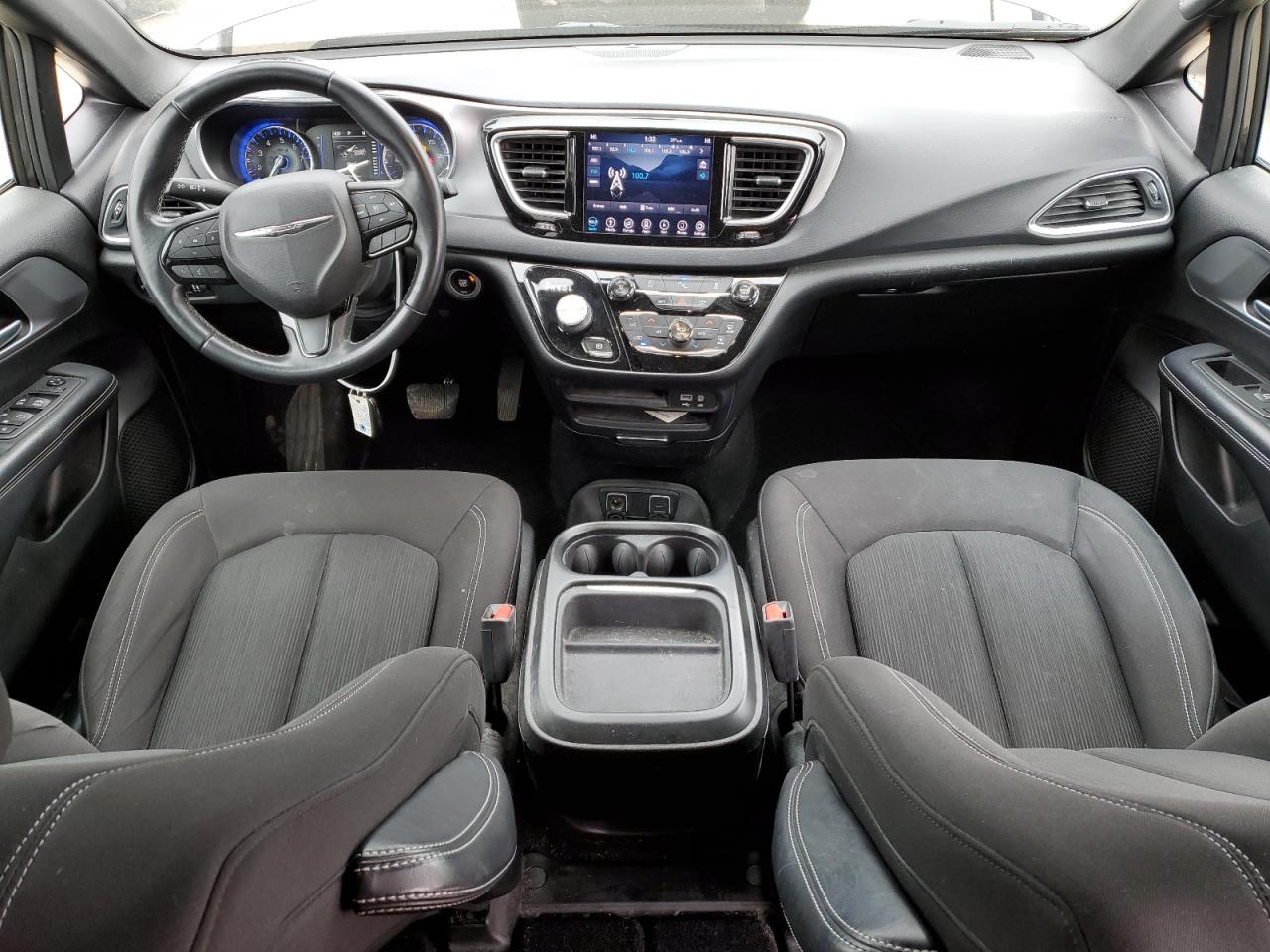 2018 Chrysler Pacifica - Image 8