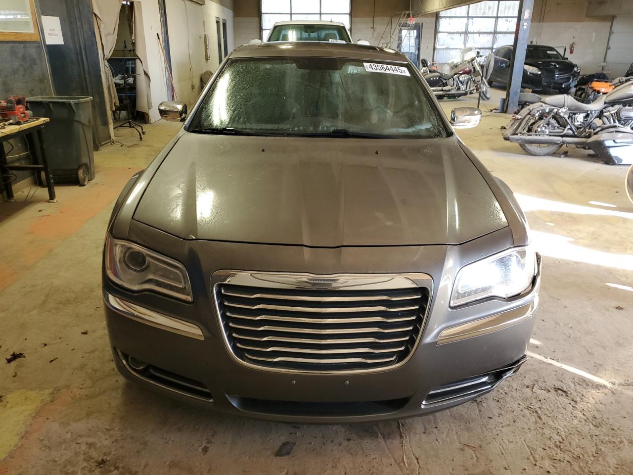 2011 Chrysler 300 - Image 5