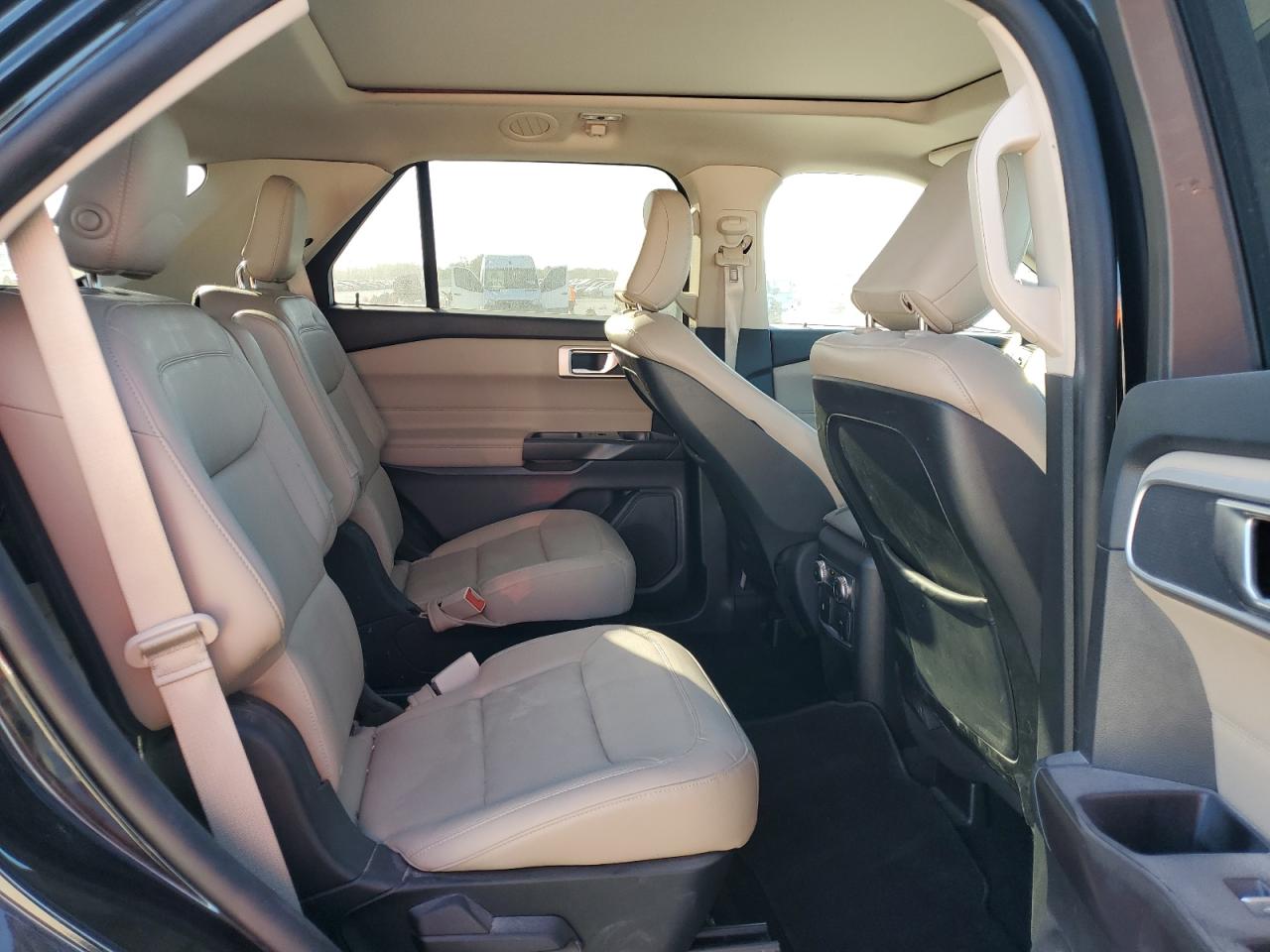2020 Ford Explorer - Image 12