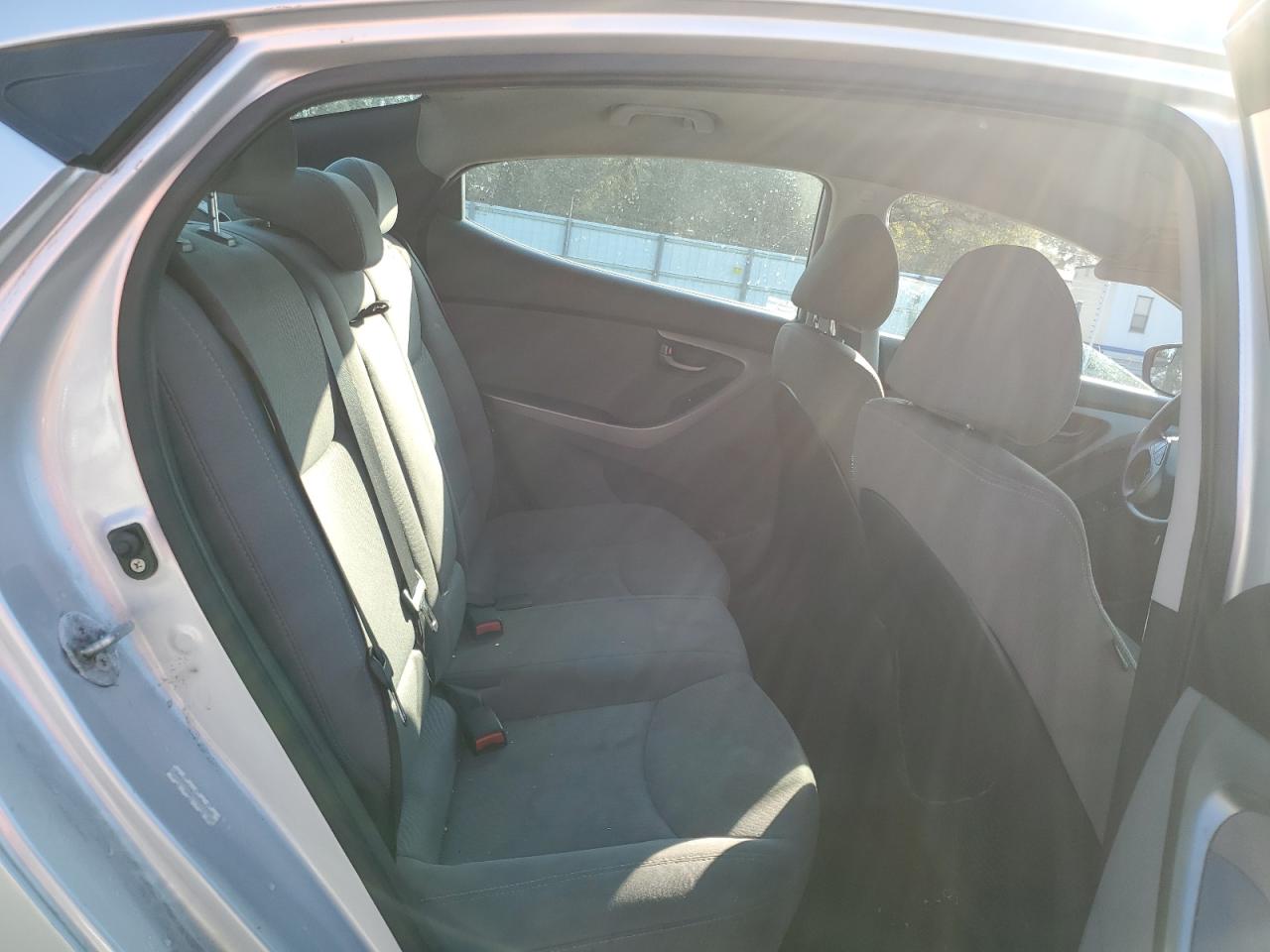 2014 Hyundai Elantra - Image 10