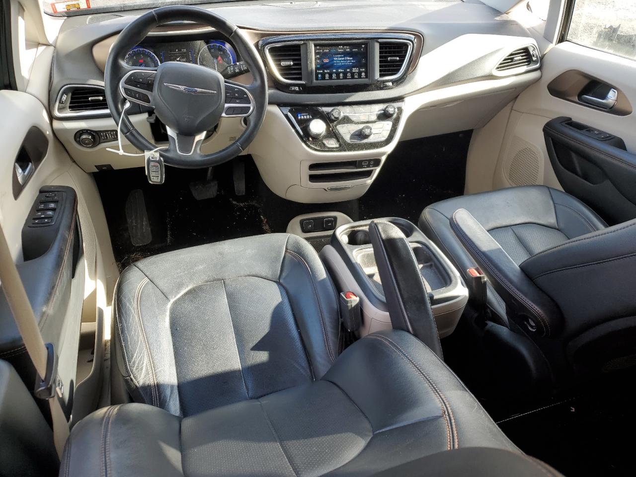2018 Chrysler Pacifica - Image 8