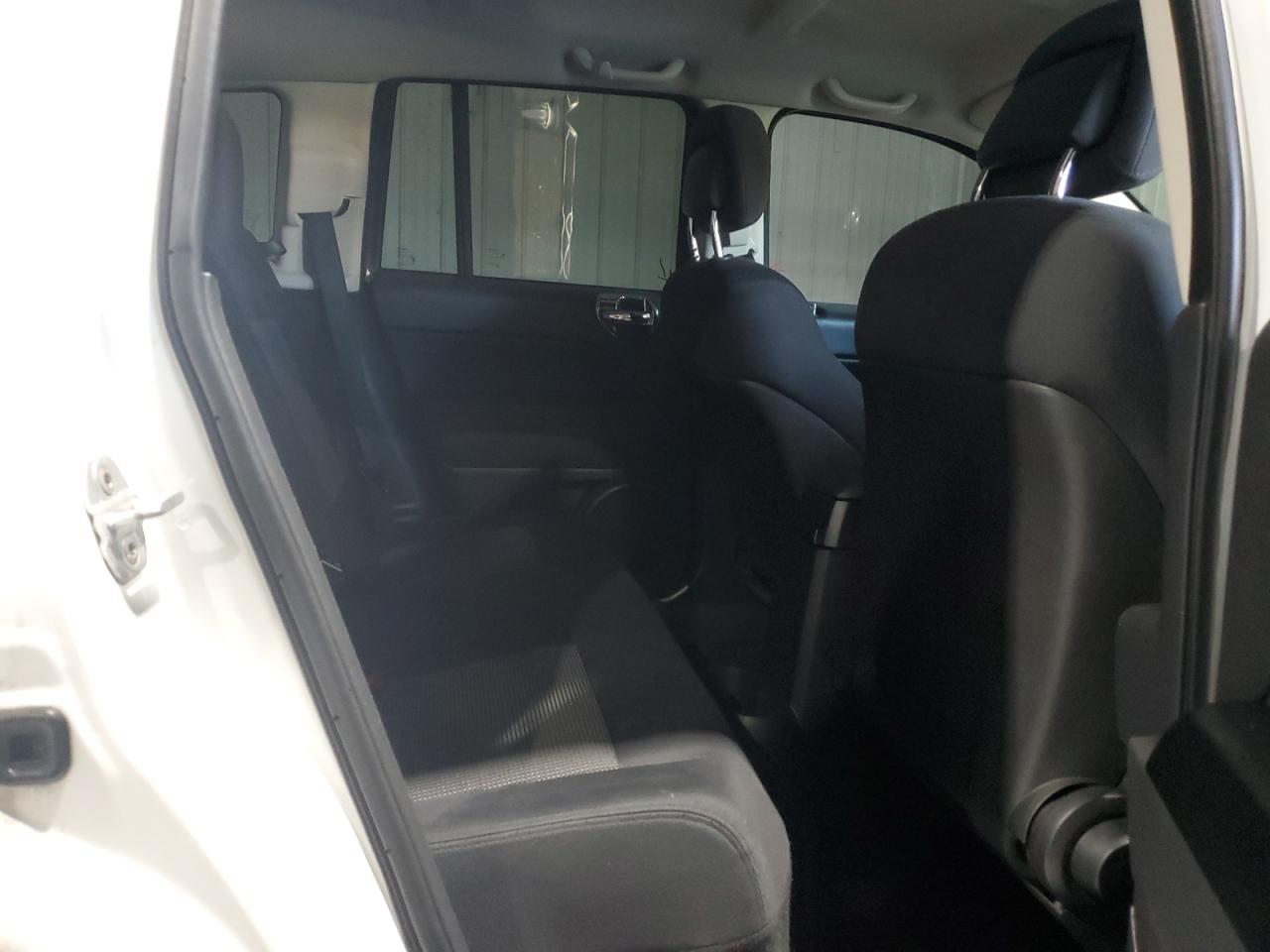 2011 Jeep Compass - Image 11
