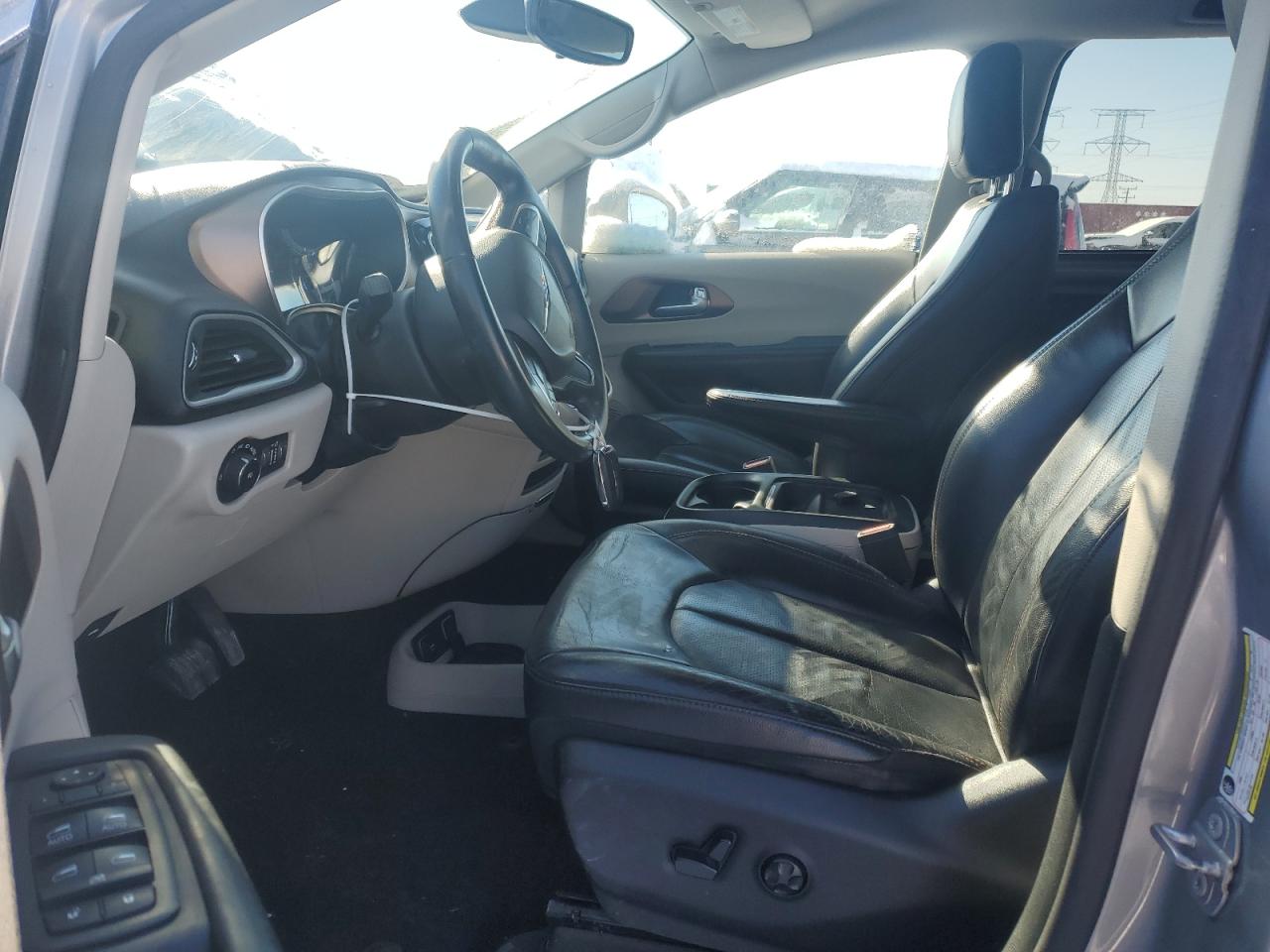 2018 Chrysler Pacifica - Image 7