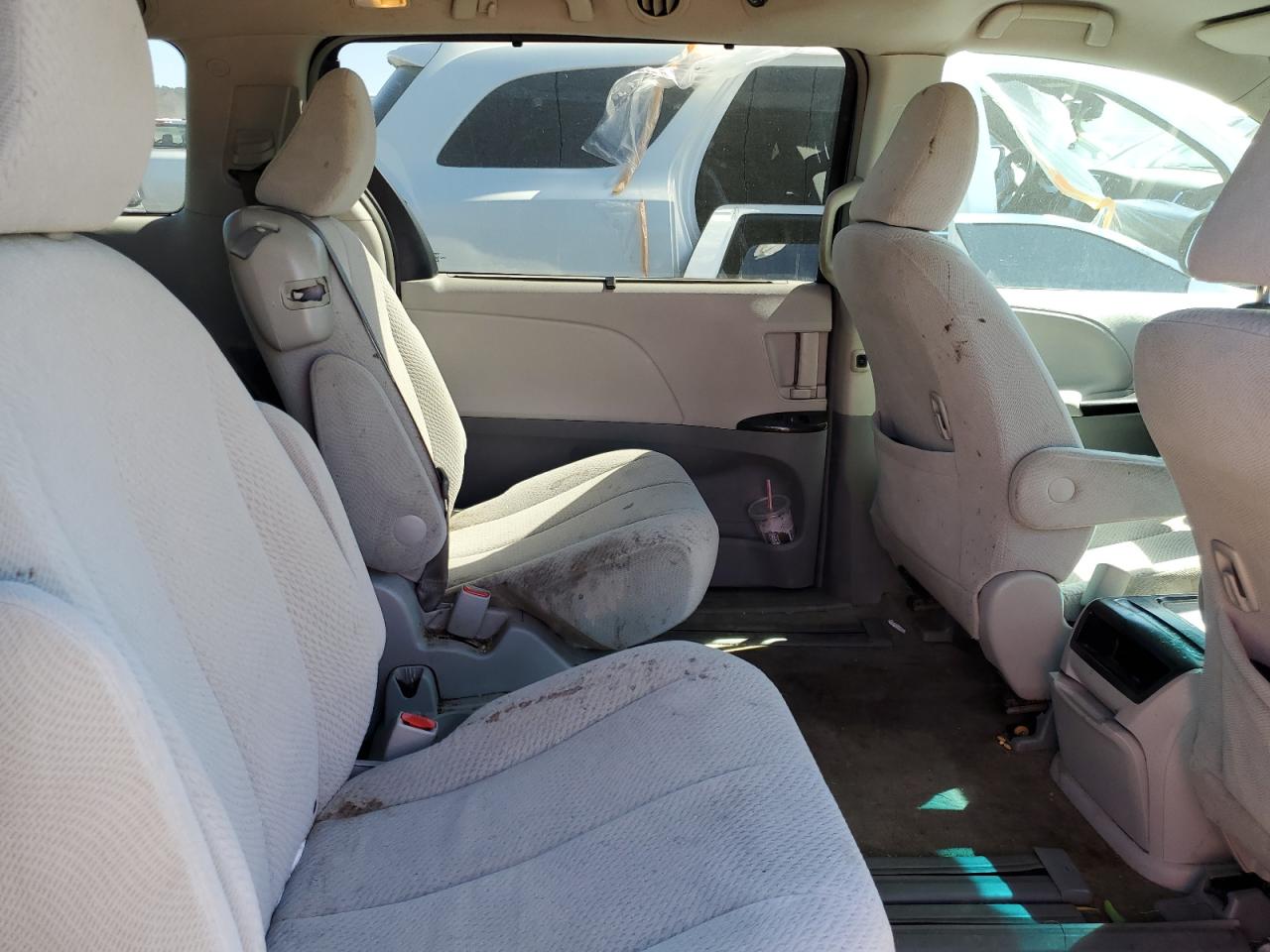 2012 Toyota Sienna - Image 11