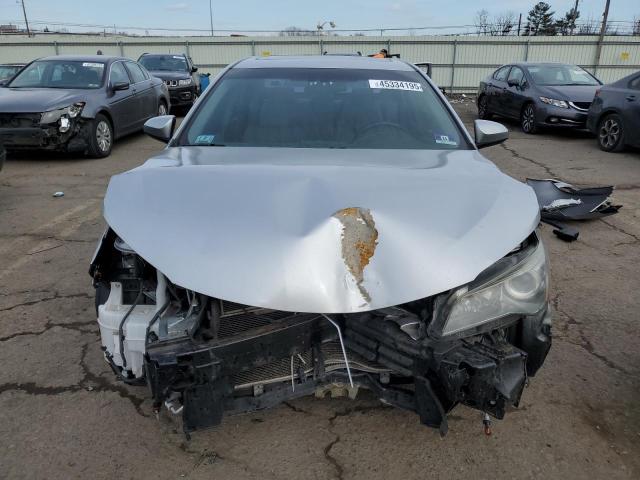 Седаны TOYOTA CAMRY 2016 Серебристый