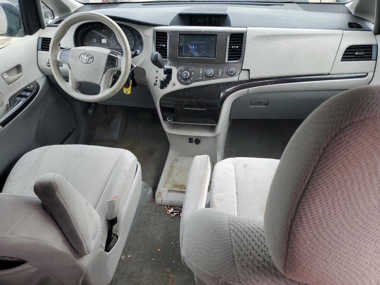 2012 Toyota Sienna - Image 8
