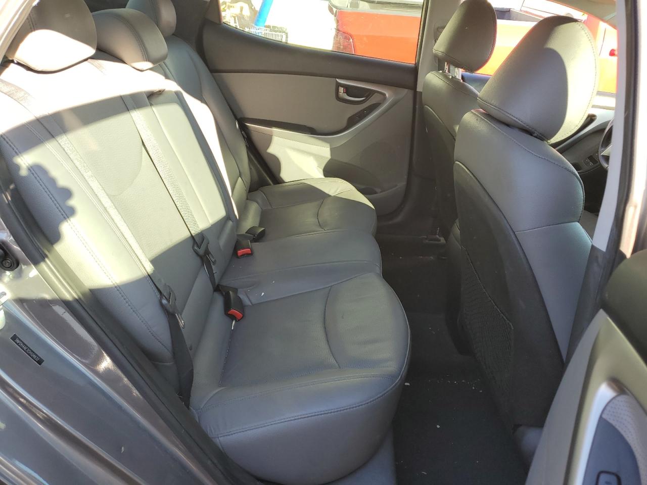 2012 Hyundai Elantra - Image 10
