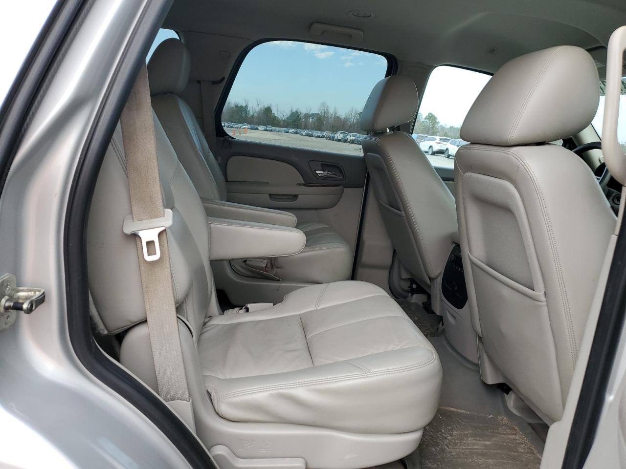 2011 Chevrolet Tahoe - Image 11