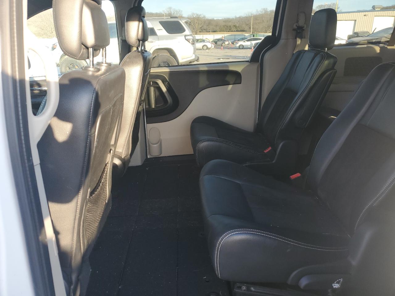 2019 Dodge Caravan - Image 11