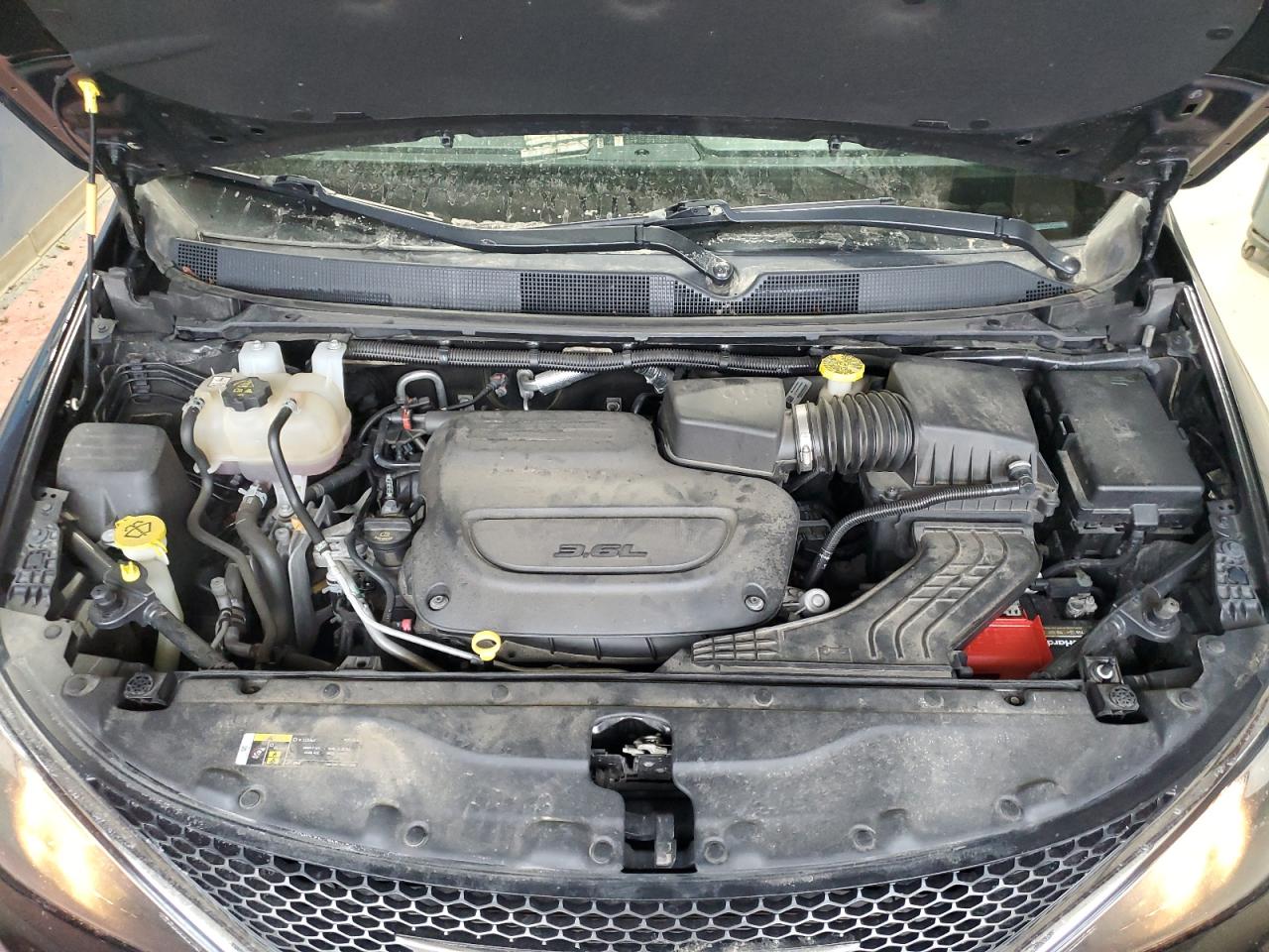 2020 Chrysler Voyager - Image 12