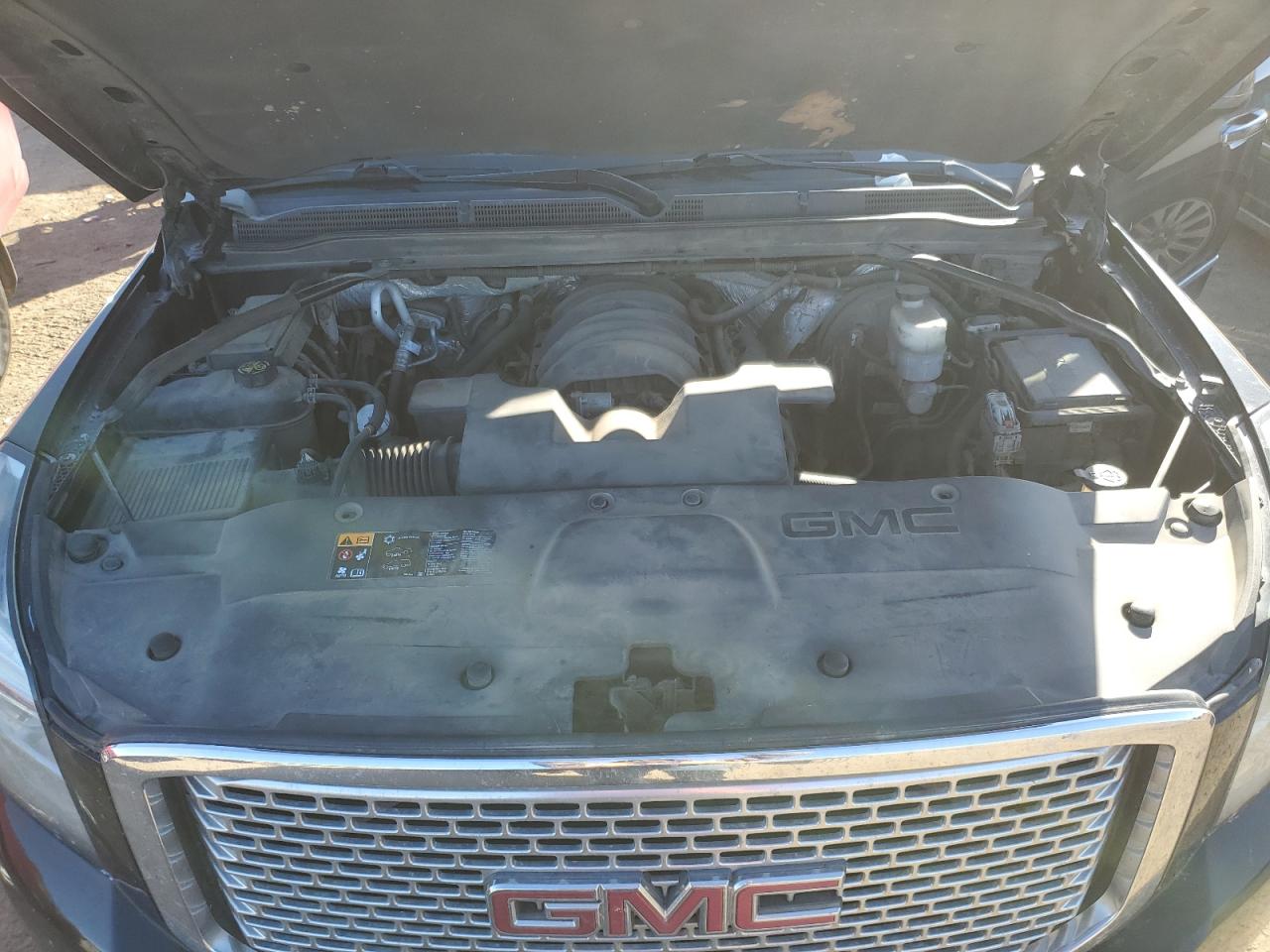 2015 GMC Yukon - Image 12
