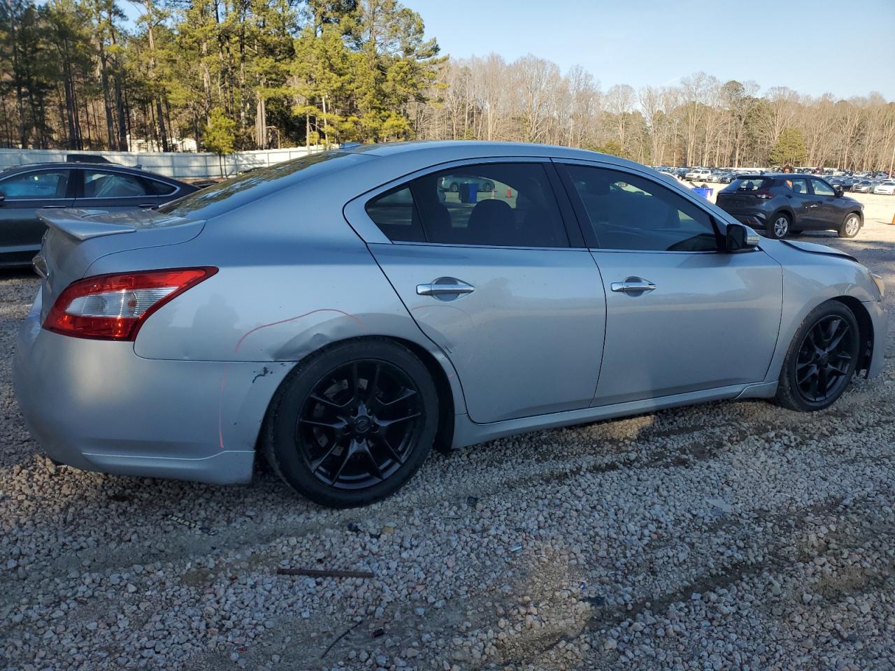 2010 Nissan Maxima - Image 3