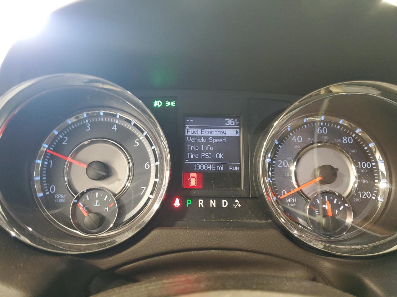 2014 Chrysler Town & Country - Image 9