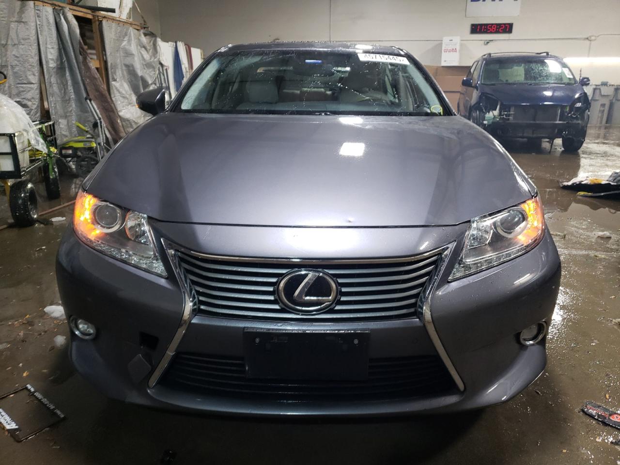 2015 Lexus ES - Image 5