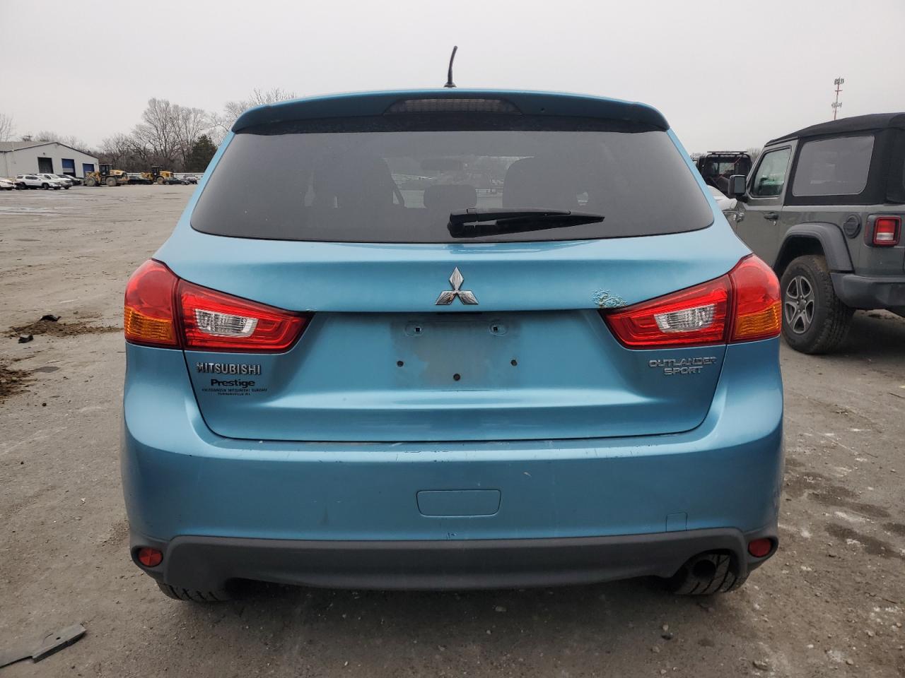 2013 Mitsubishi Outlander - Image 6