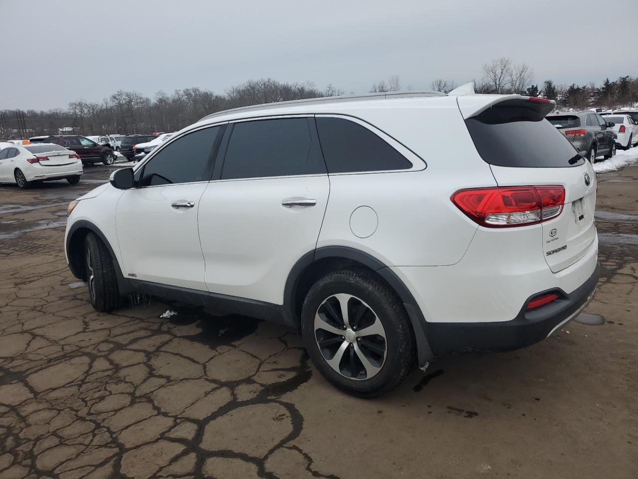 2016 Kia Sorento - Image 2