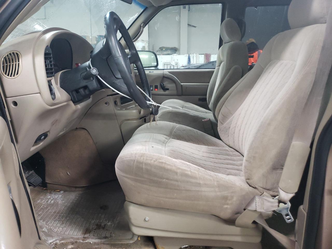 2002 GMC Safari - Image 7