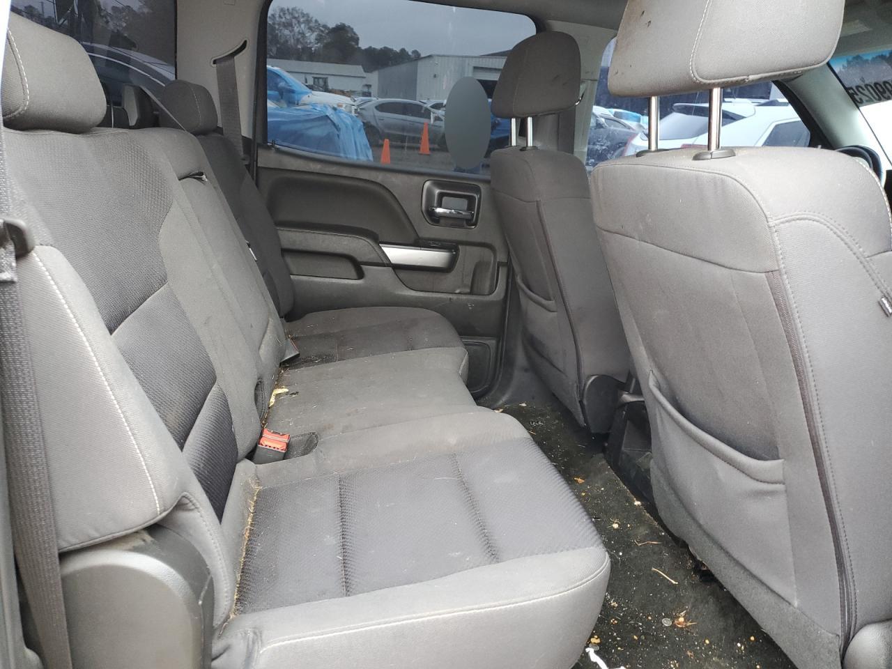 2018 Chevrolet Silverado - Image 11