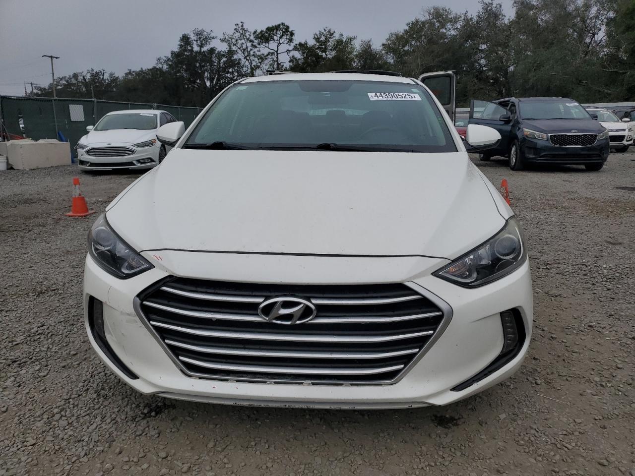 2017 Hyundai Elantra - Image 5