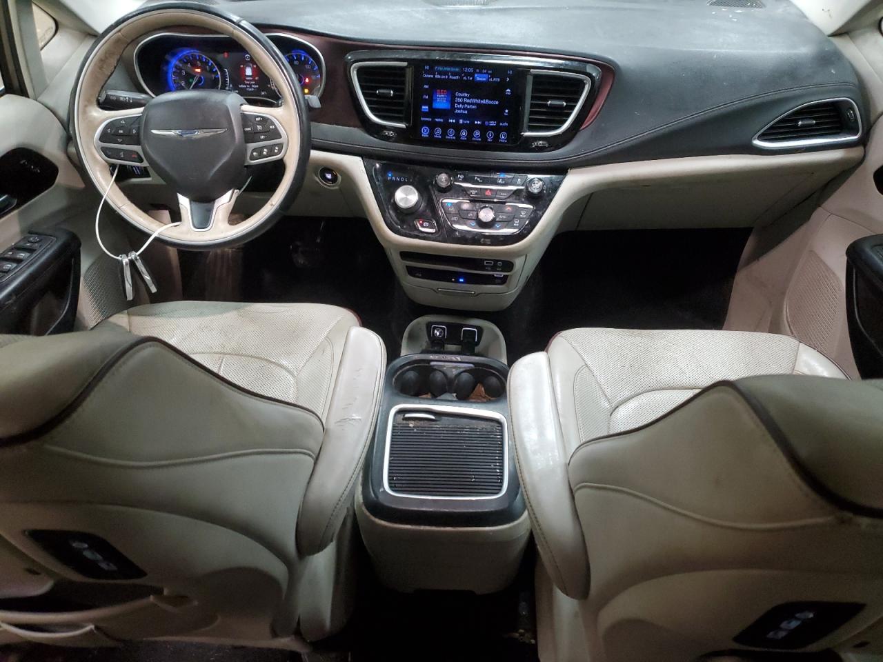 2017 Chrysler Pacifica - Image 8