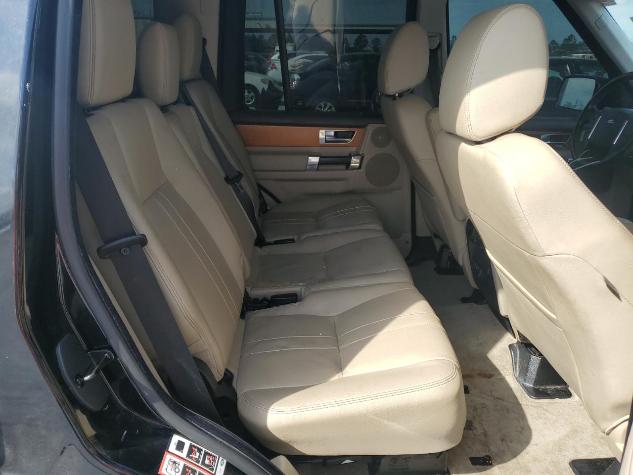 2013 Land Rover LR4 - Image 11