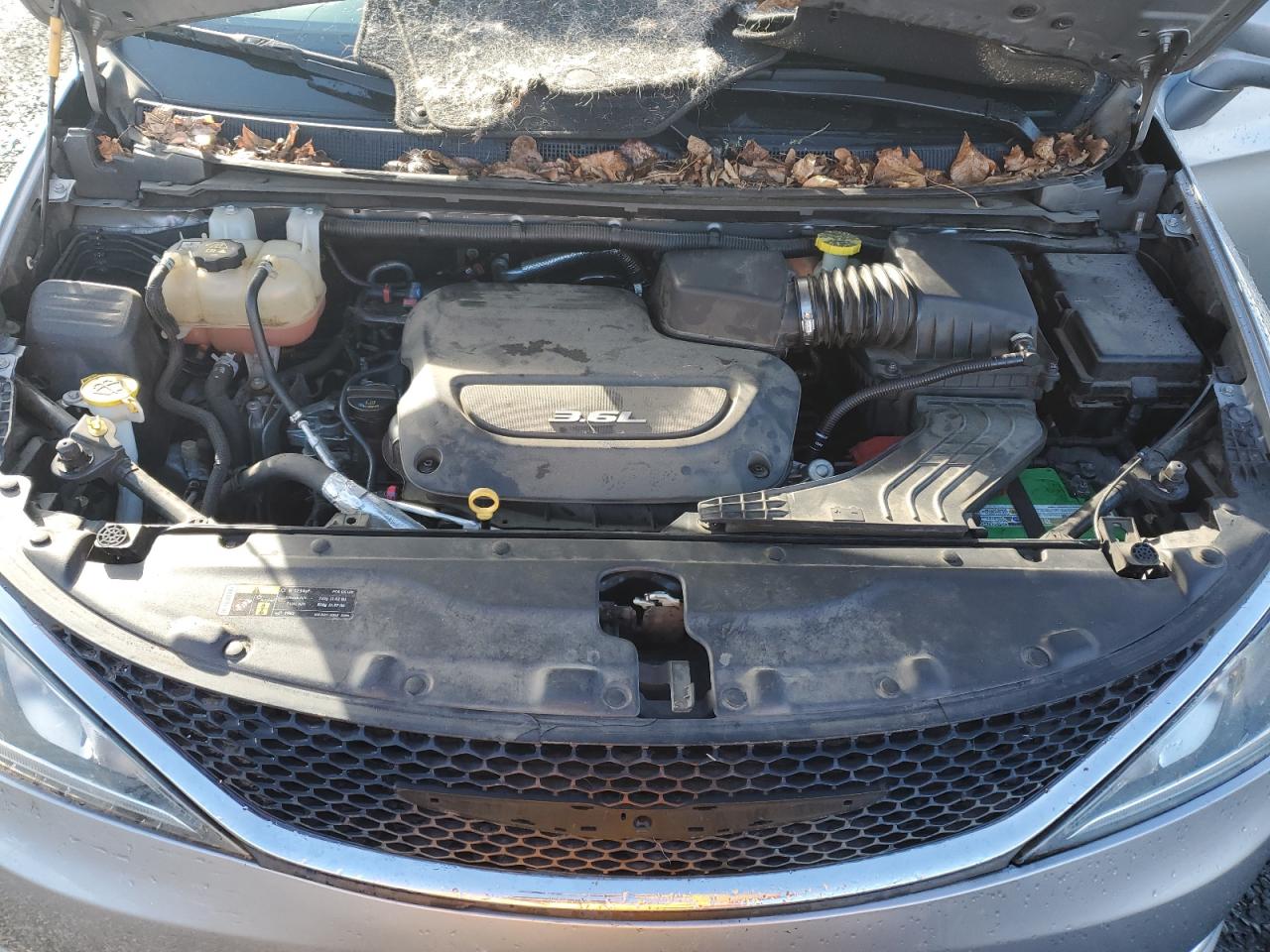 2017 Chrysler Pacifica - Image 13